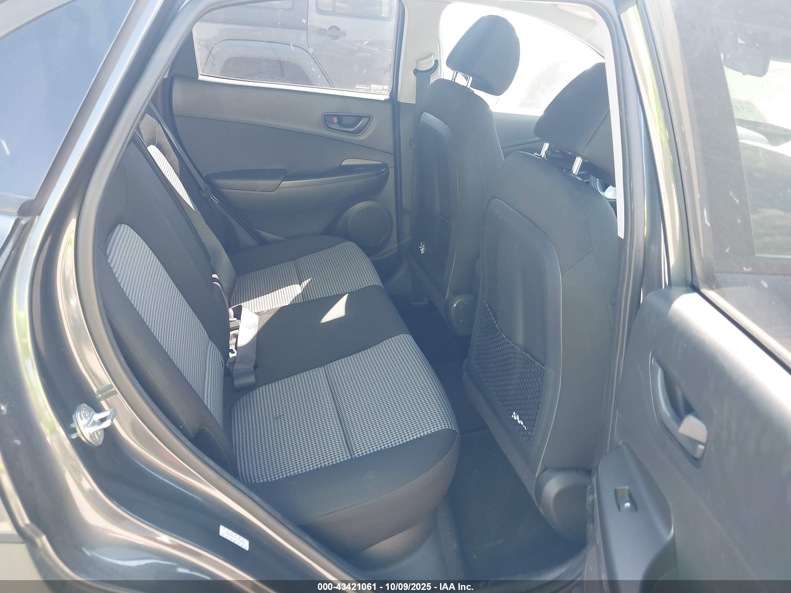 HYUNDAI KONA image 8