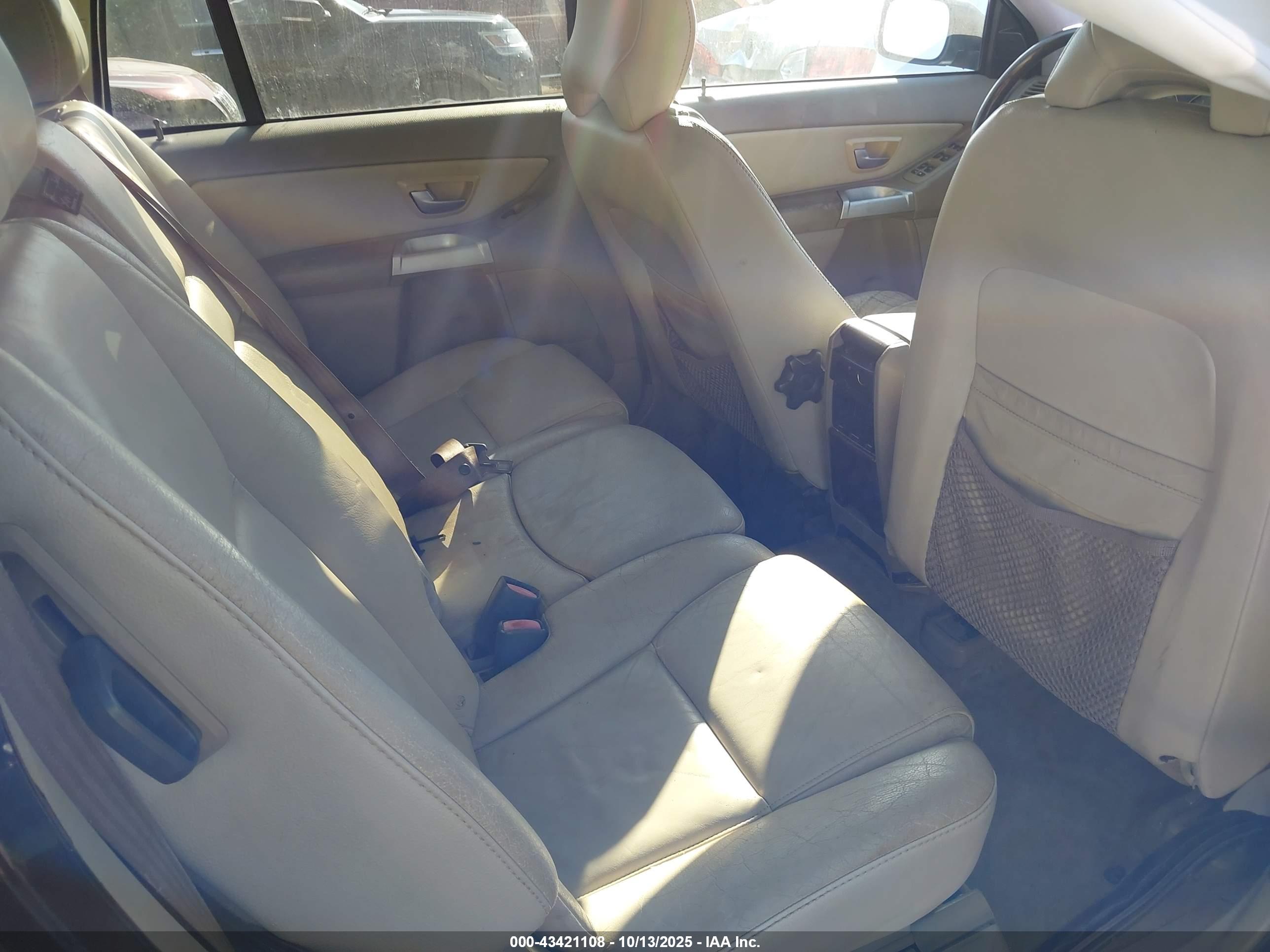 VOLVO XC90 image 8