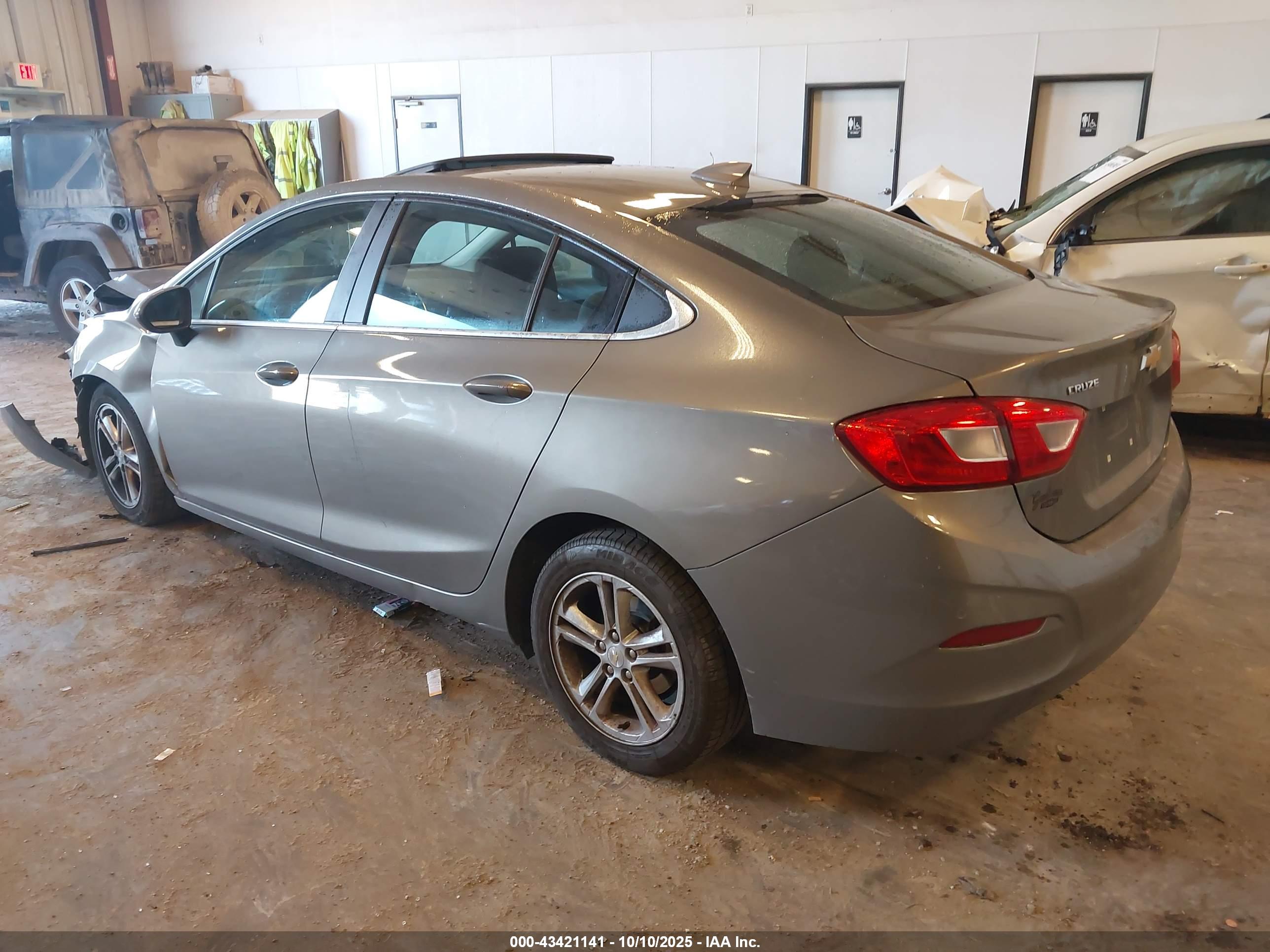 CHEVROLET CRUZE image 3