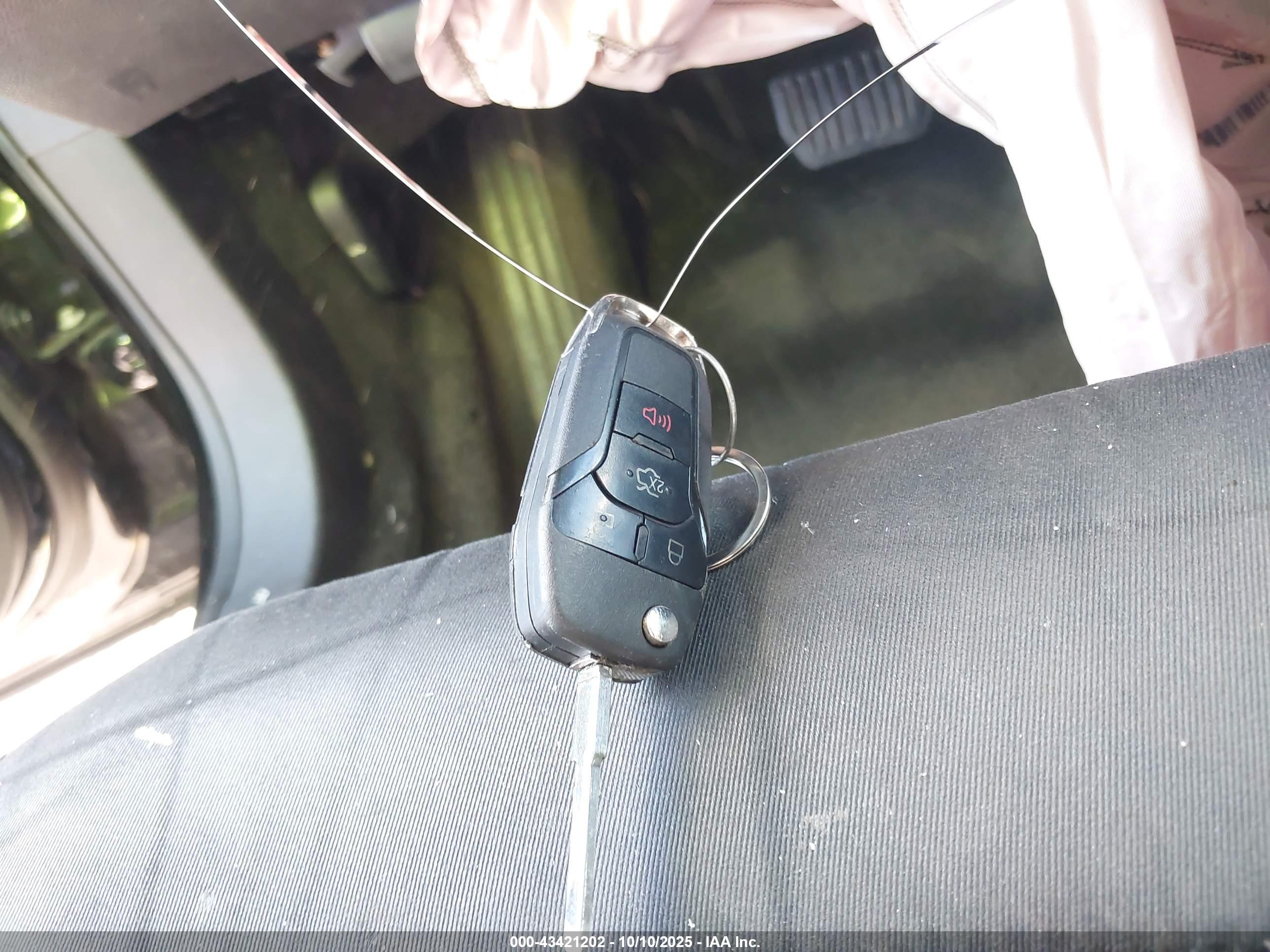 FORD FUSION image 11
