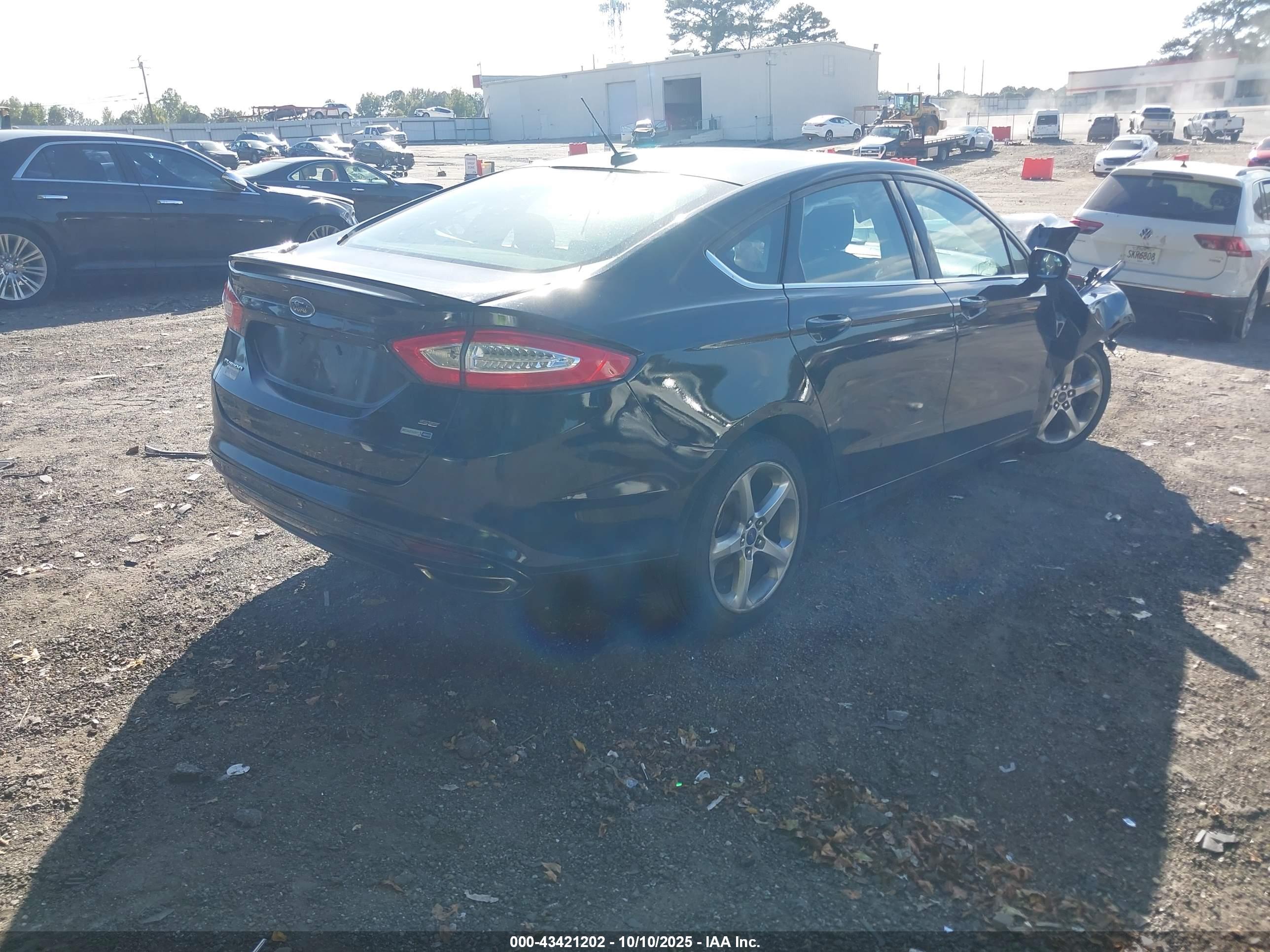FORD FUSION image 4