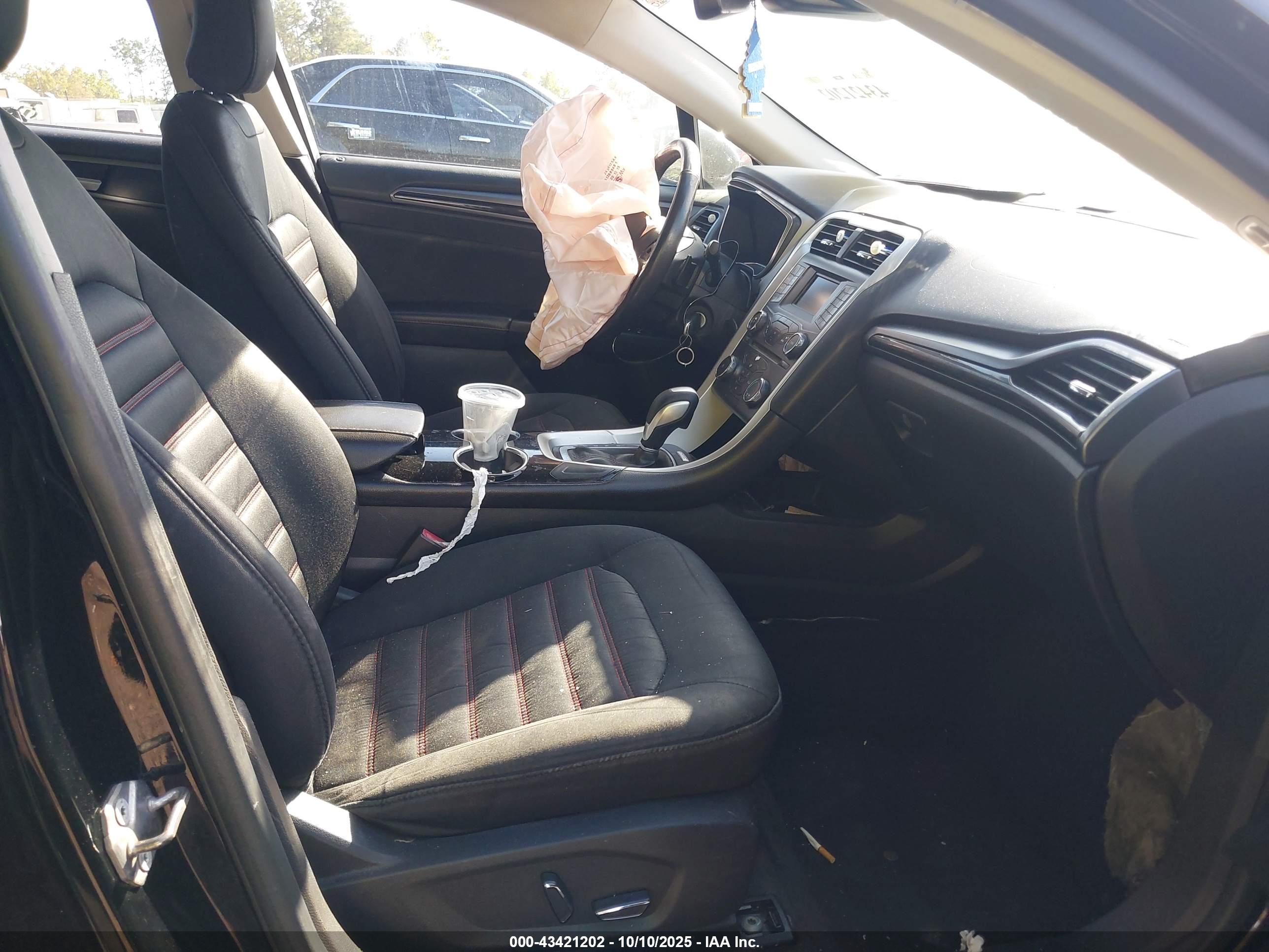 FORD FUSION image 5