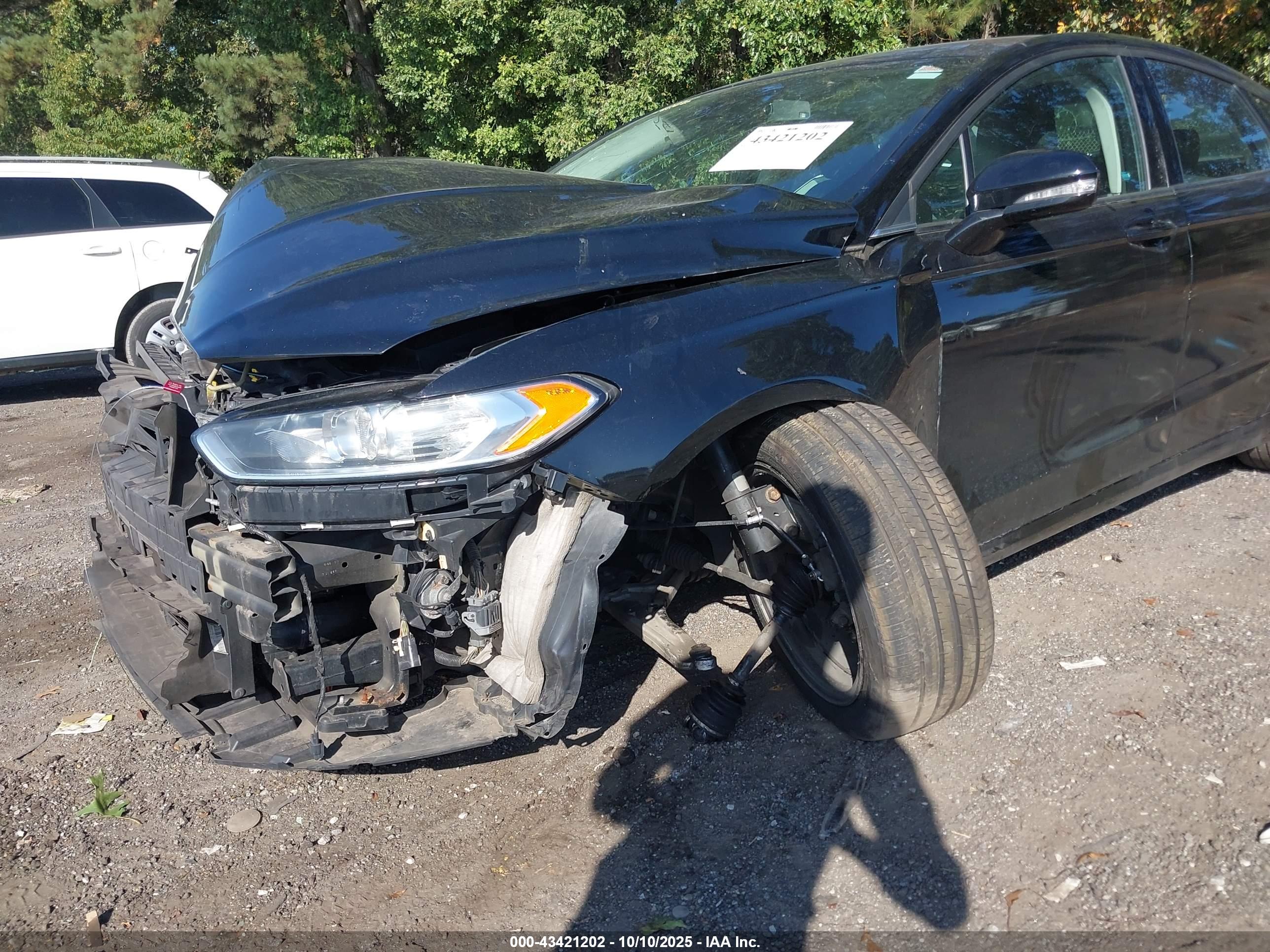 FORD FUSION image 6