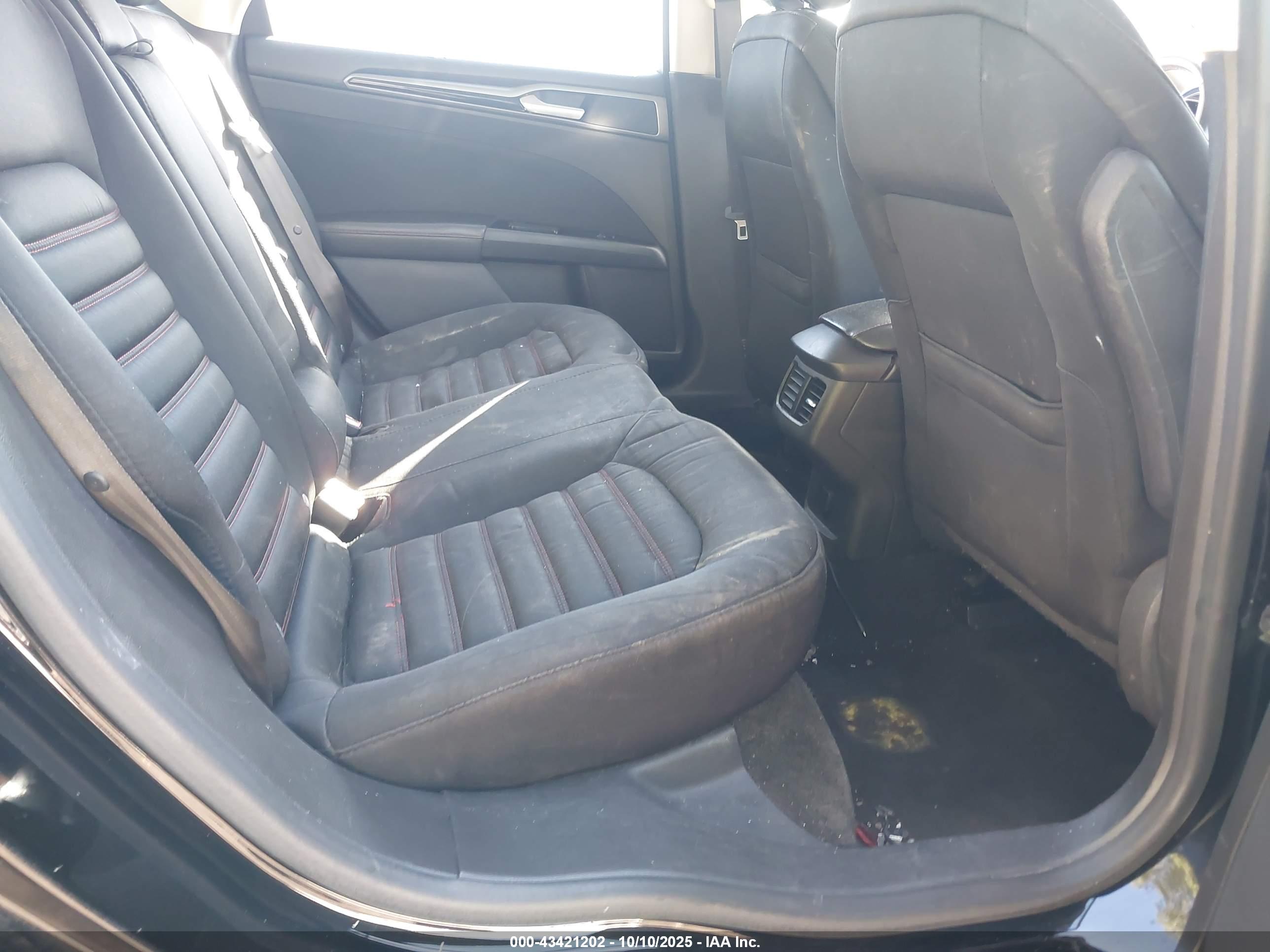 FORD FUSION image 8