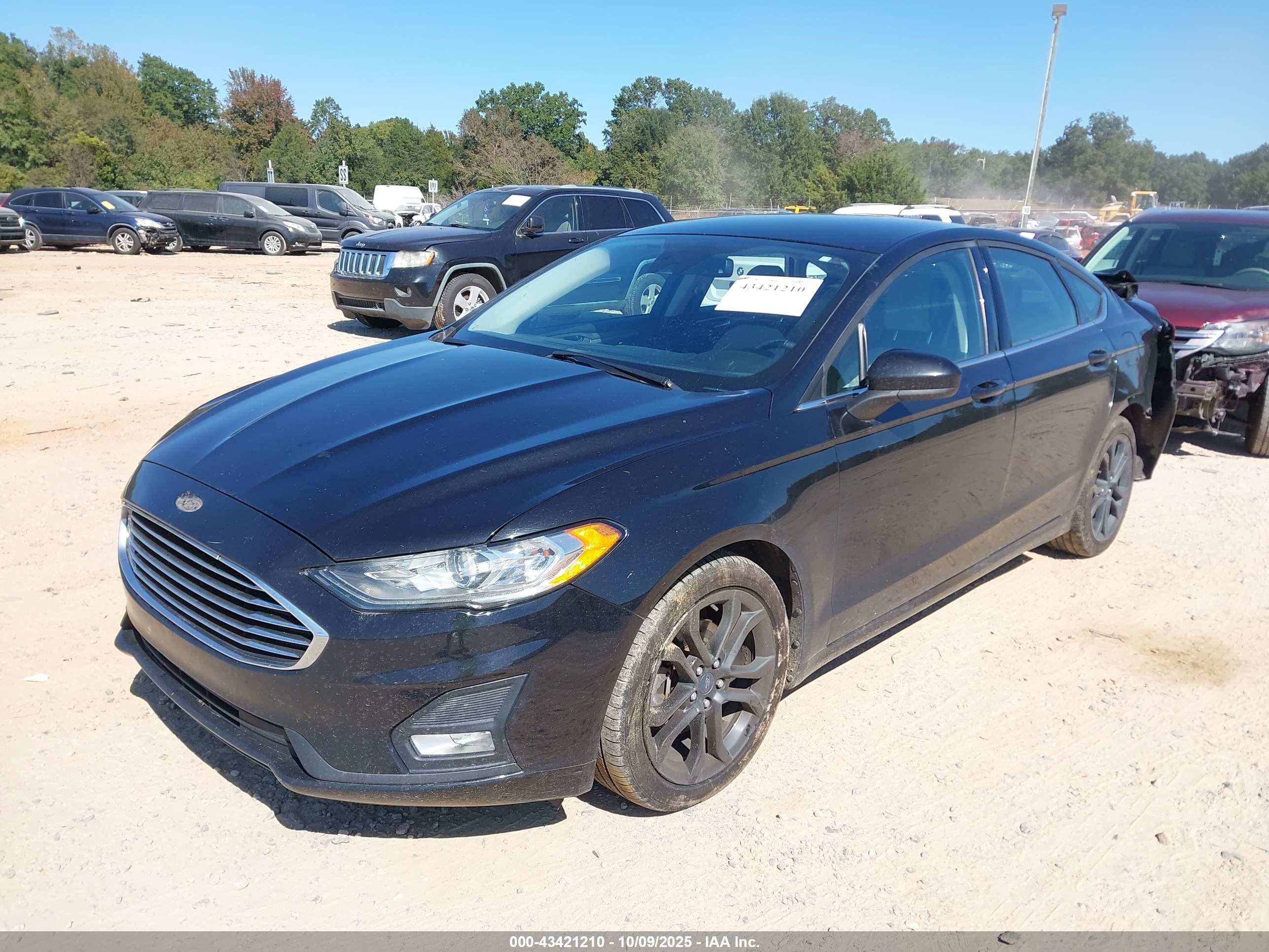 FORD FUSION image 2