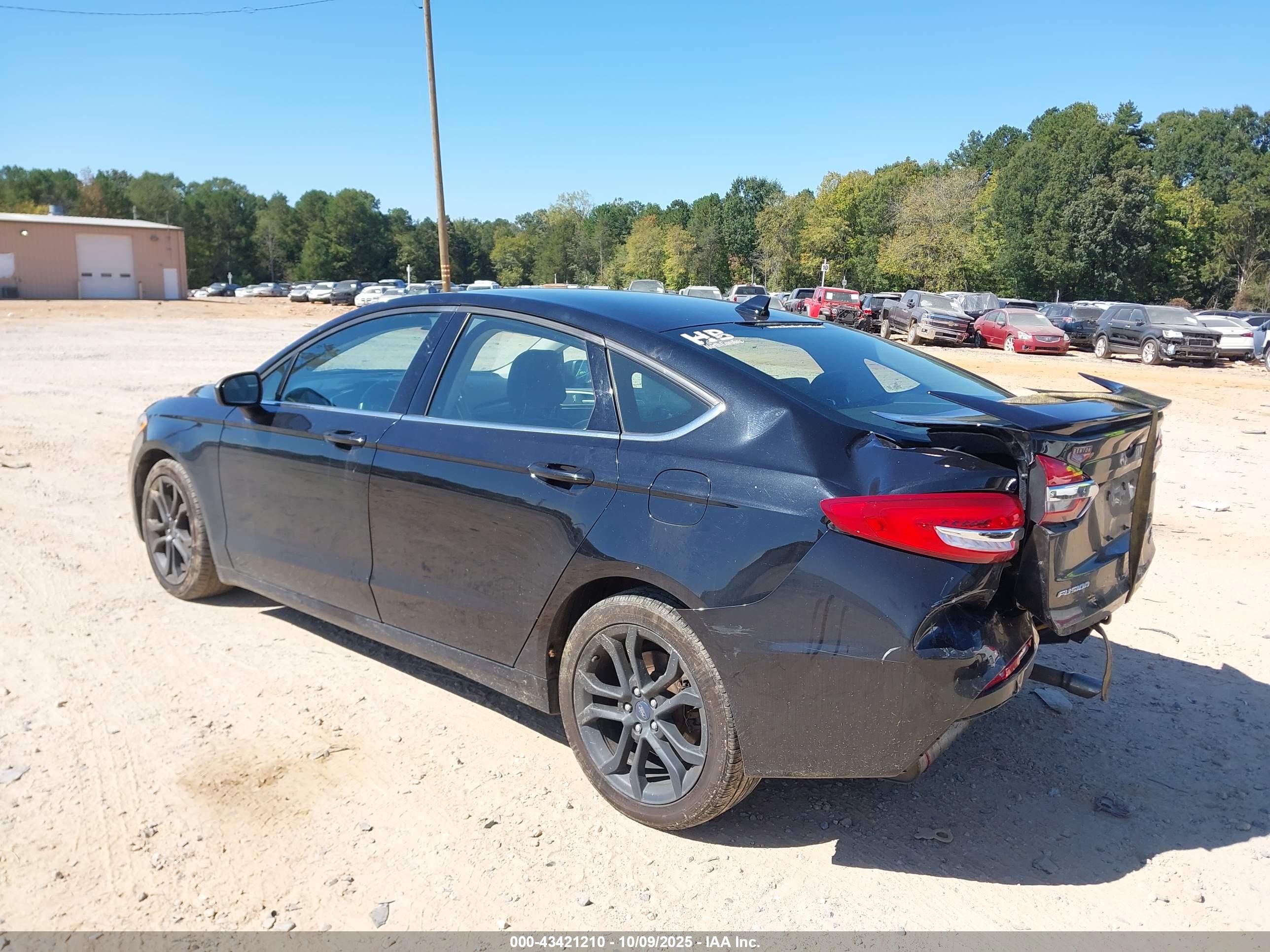 FORD FUSION image 3