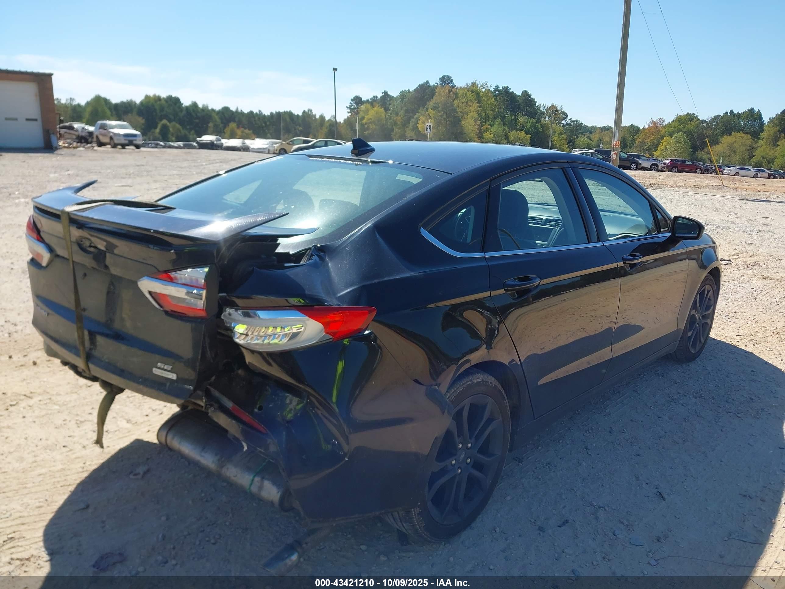 FORD FUSION image 4