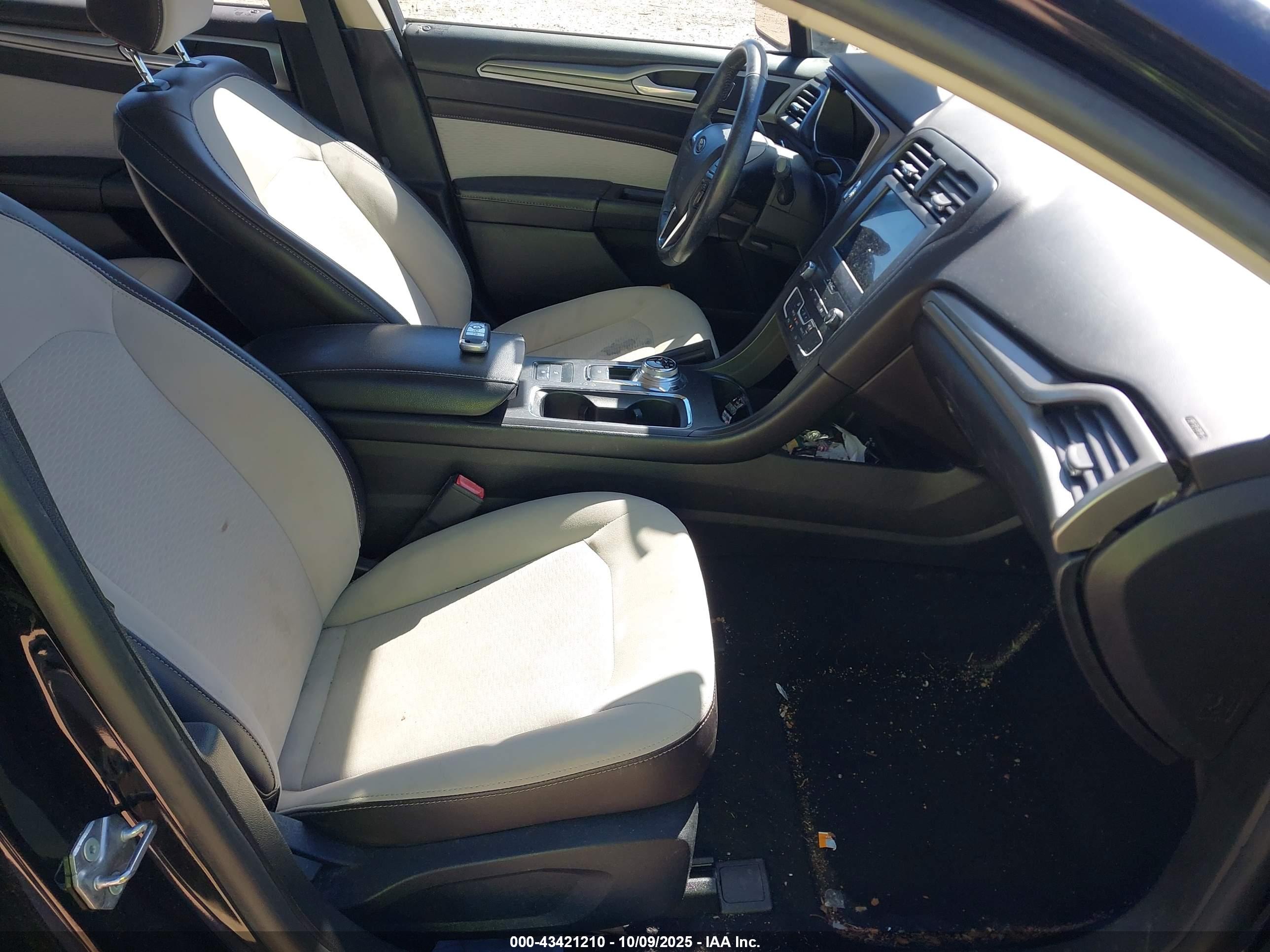 FORD FUSION image 5