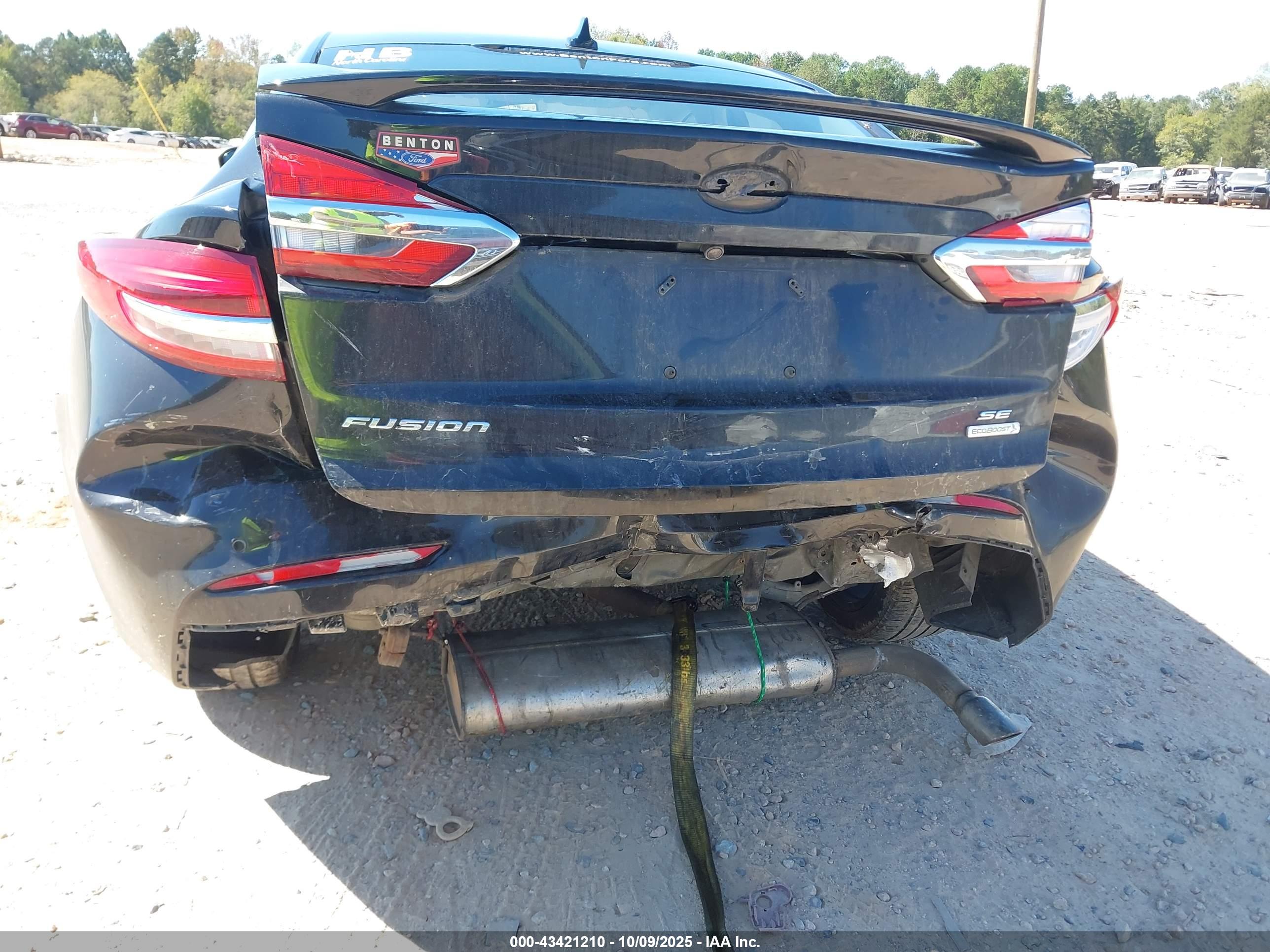 FORD FUSION image 6