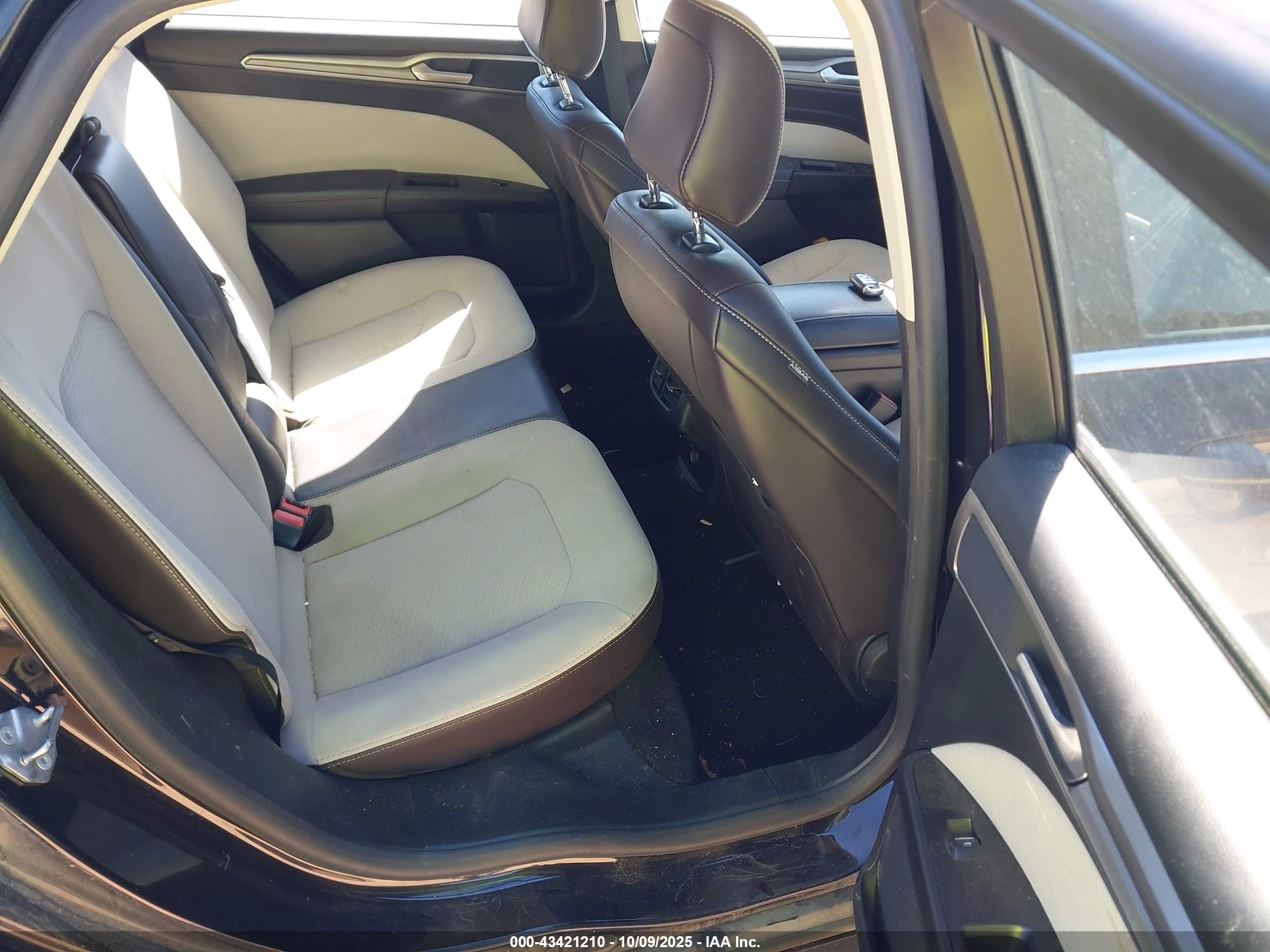 FORD FUSION image 8