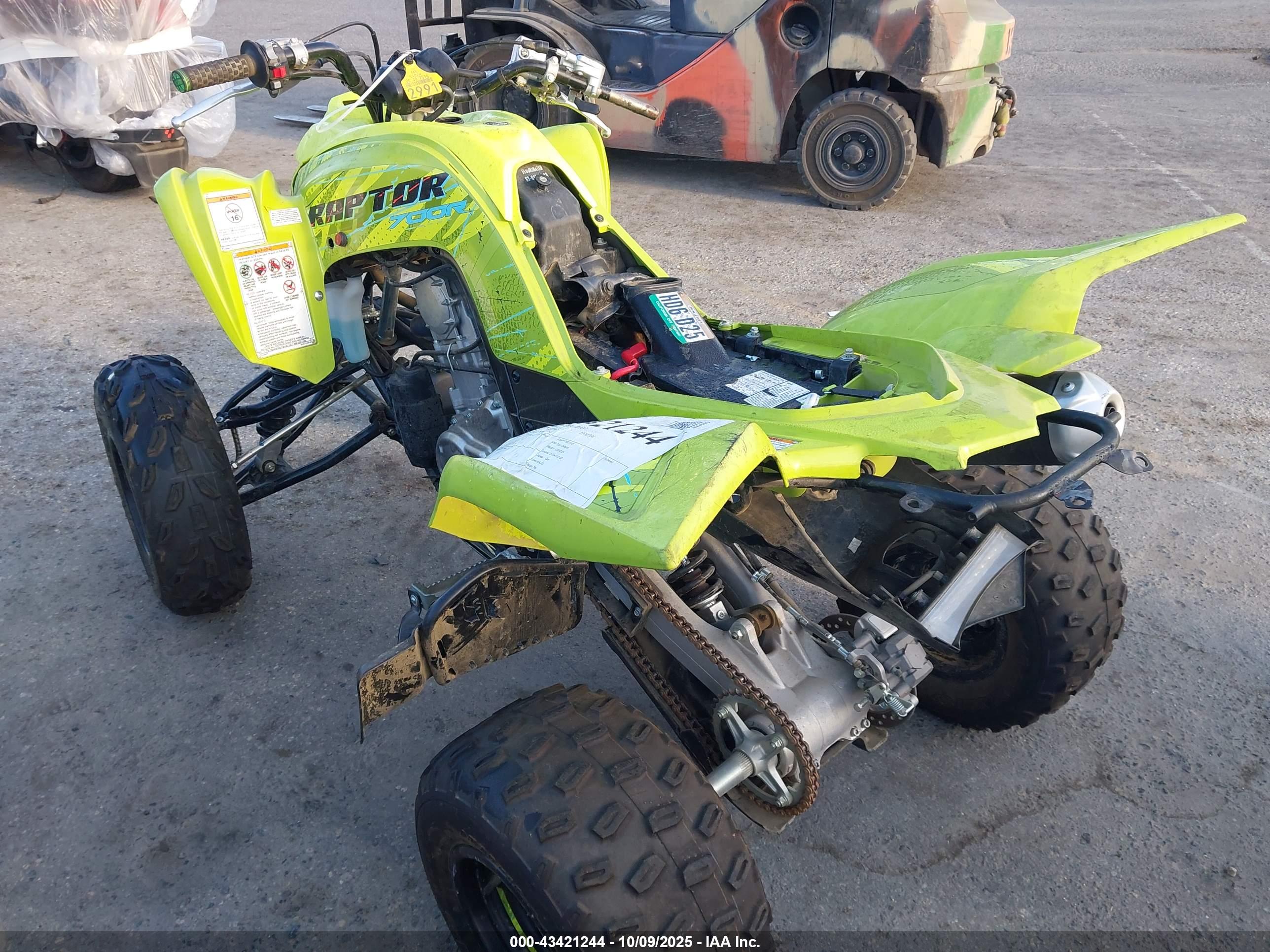 YAMAHA YFM700 image 3