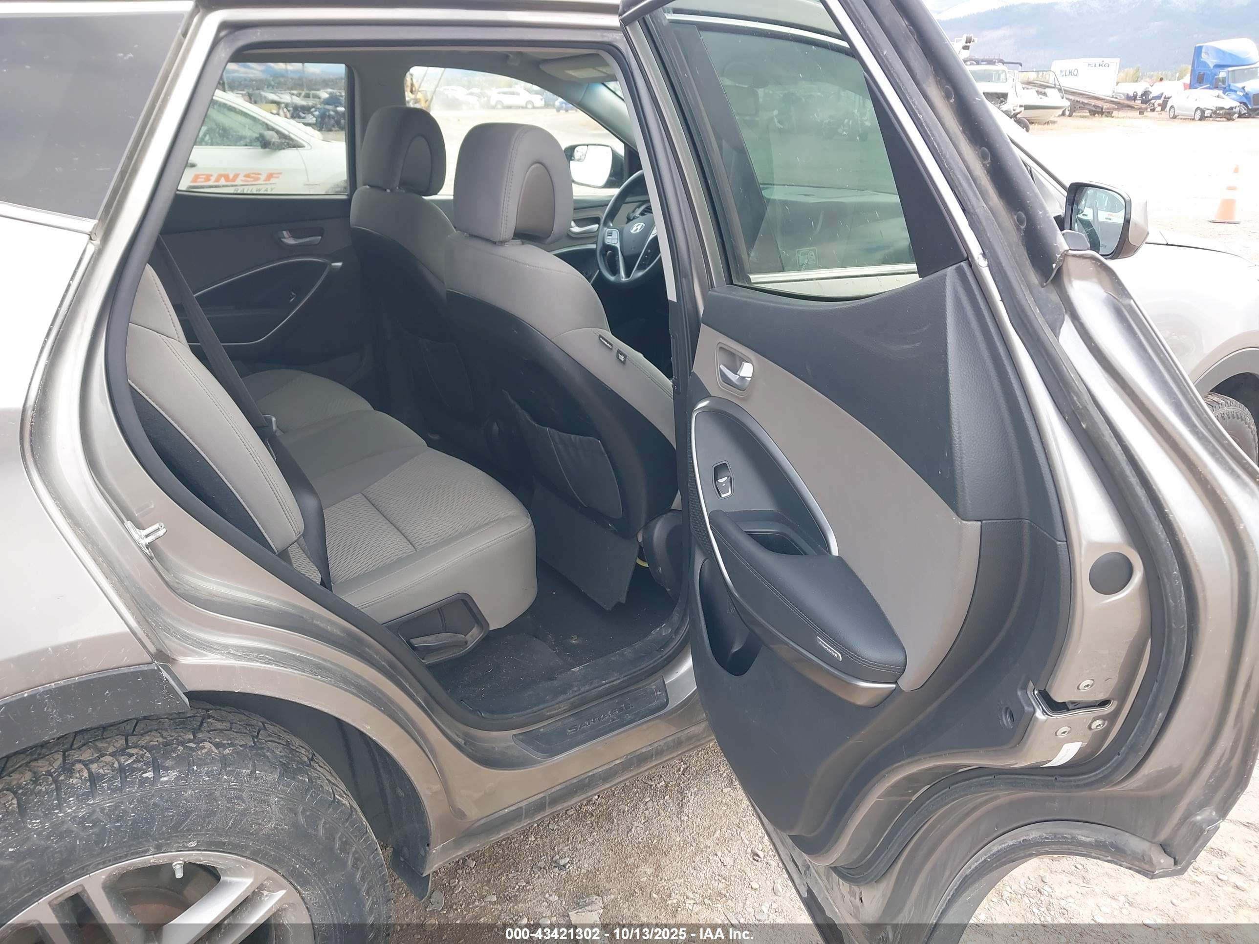 HYUNDAI SANTA image 8