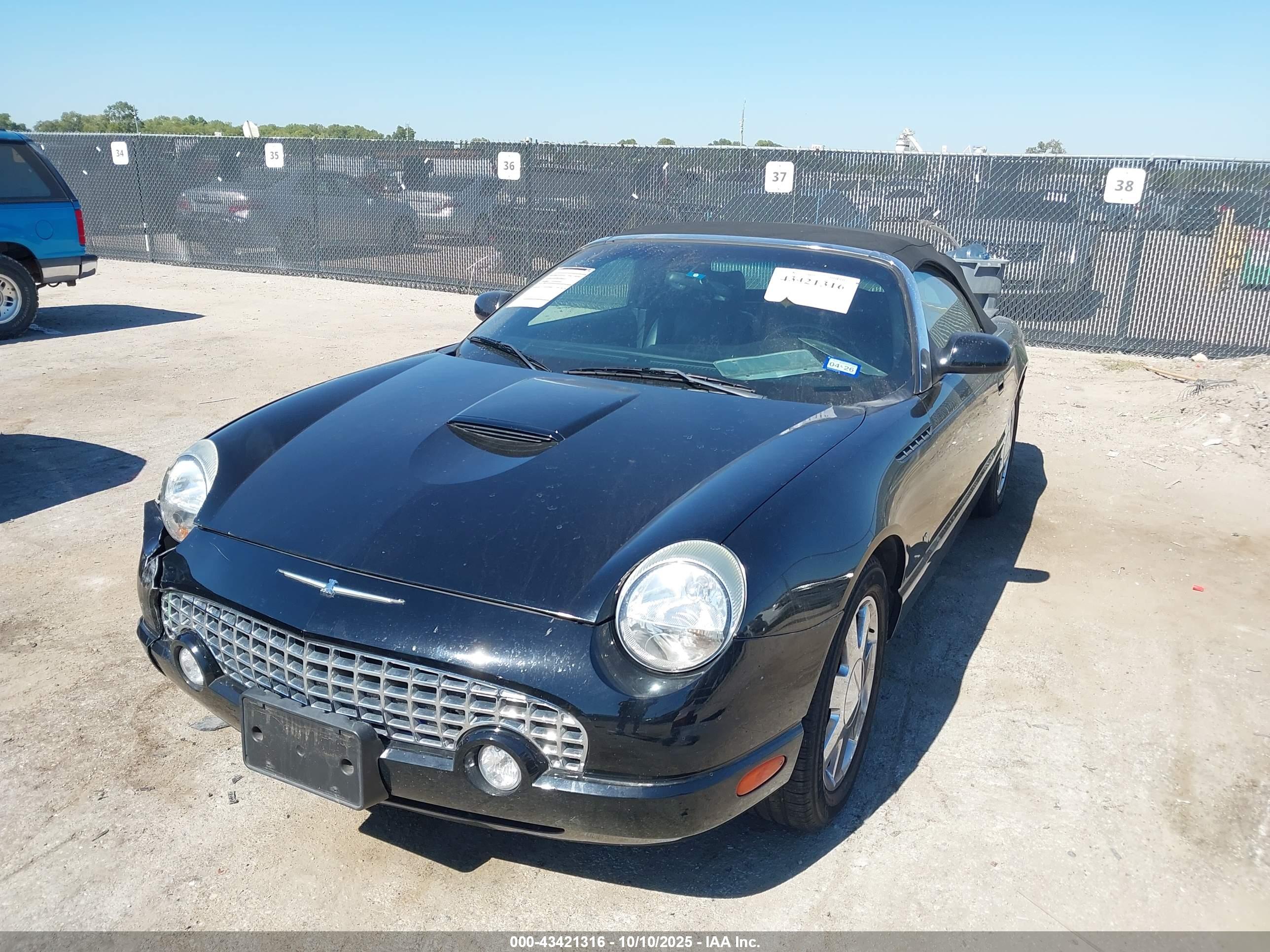 FORD THUNDERBIRD image 2