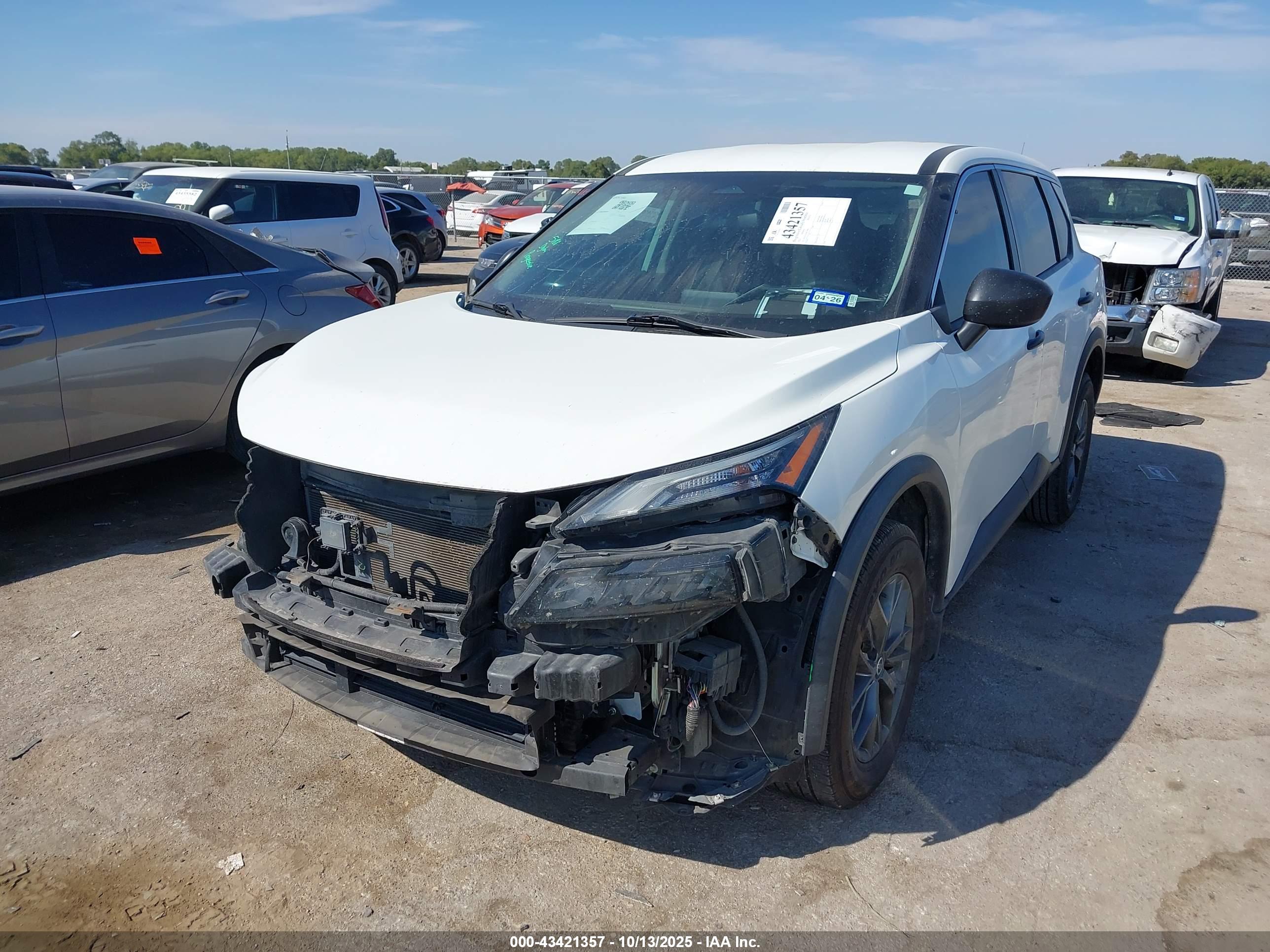 NISSAN ROGUE image 2