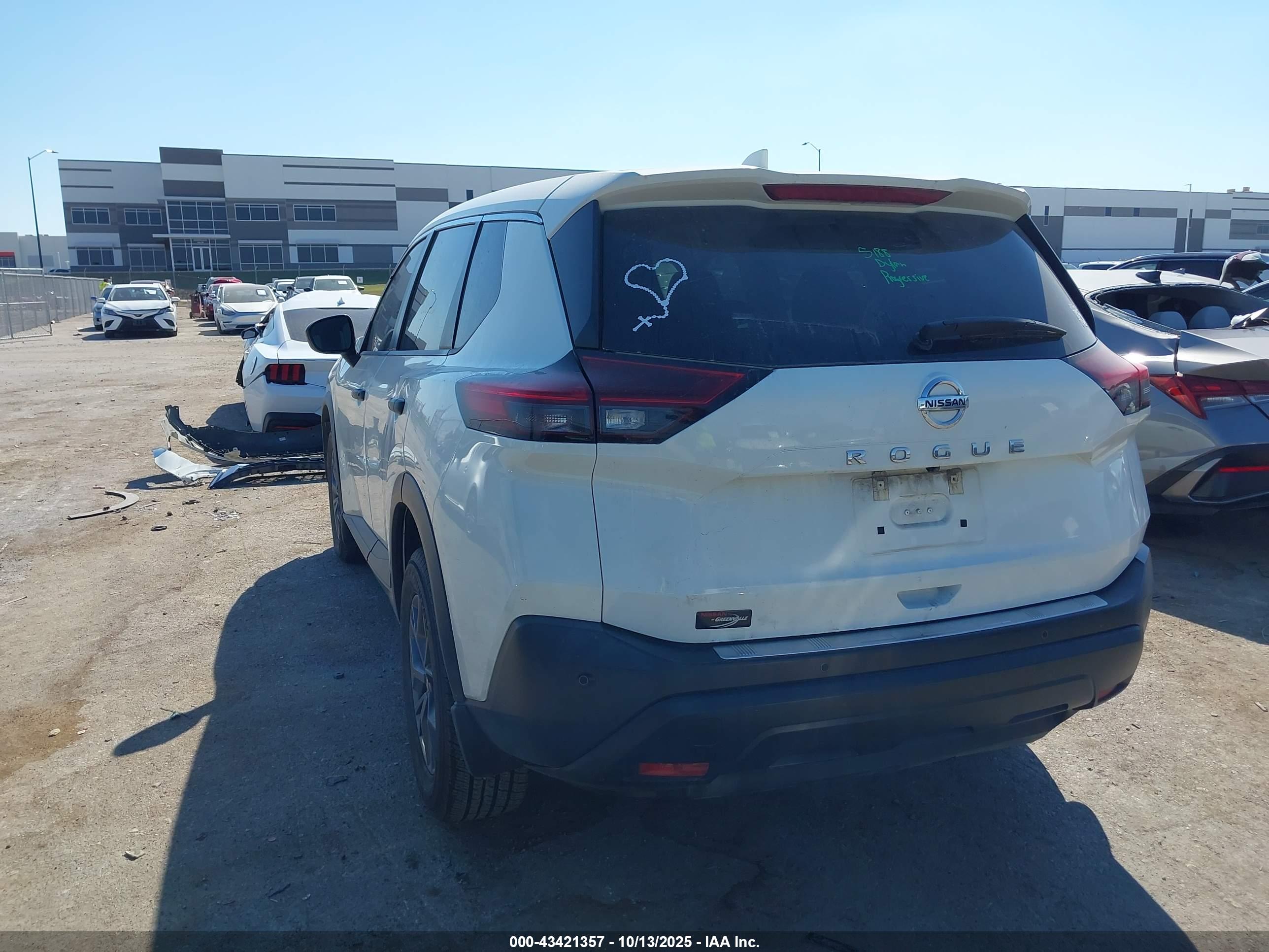 NISSAN ROGUE image 3