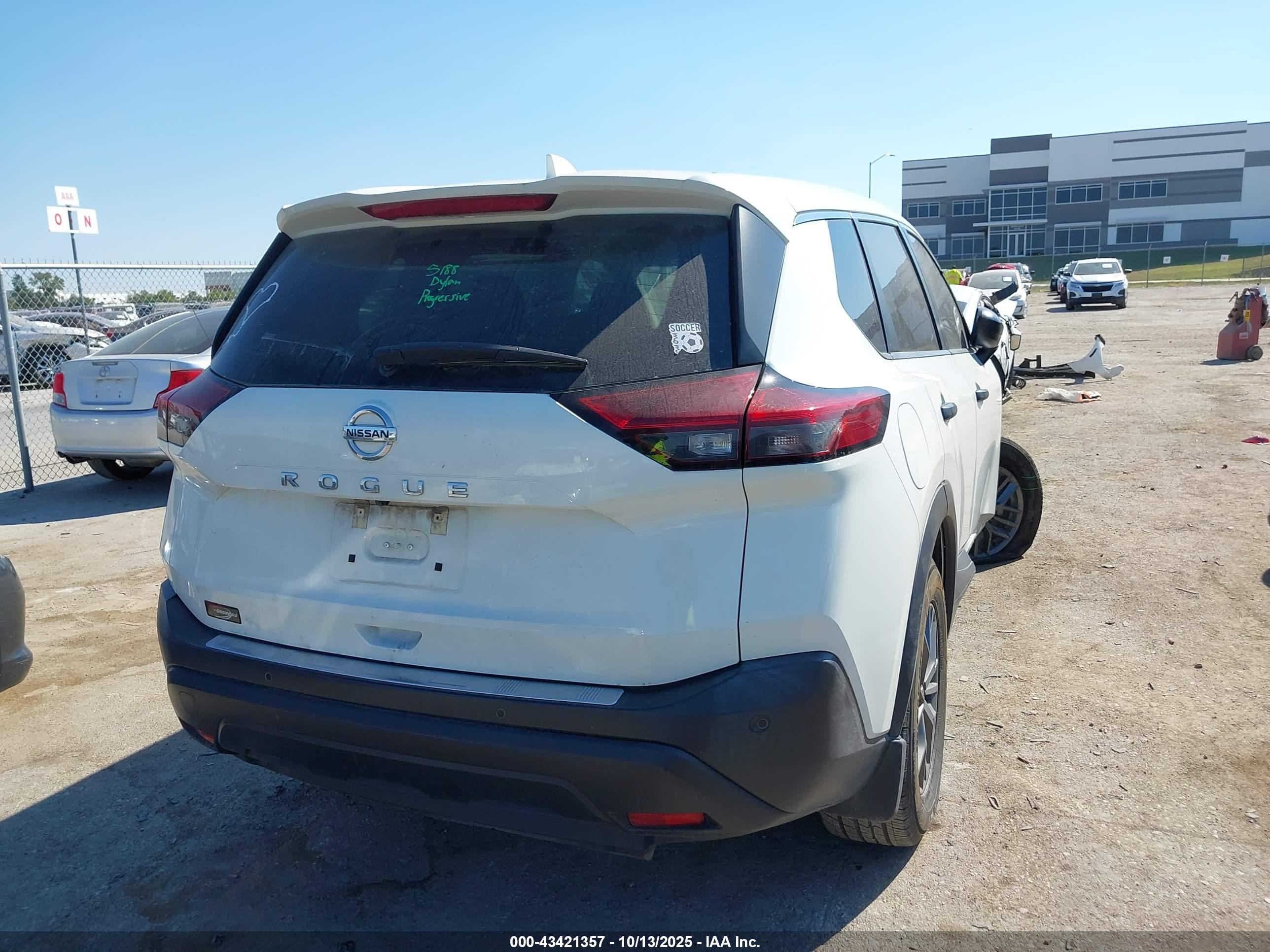 NISSAN ROGUE image 4