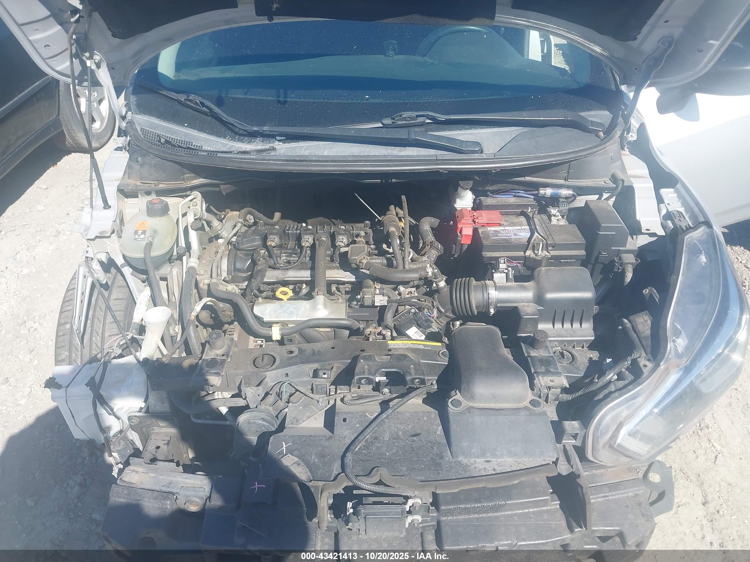 NISSAN VERSA image 10