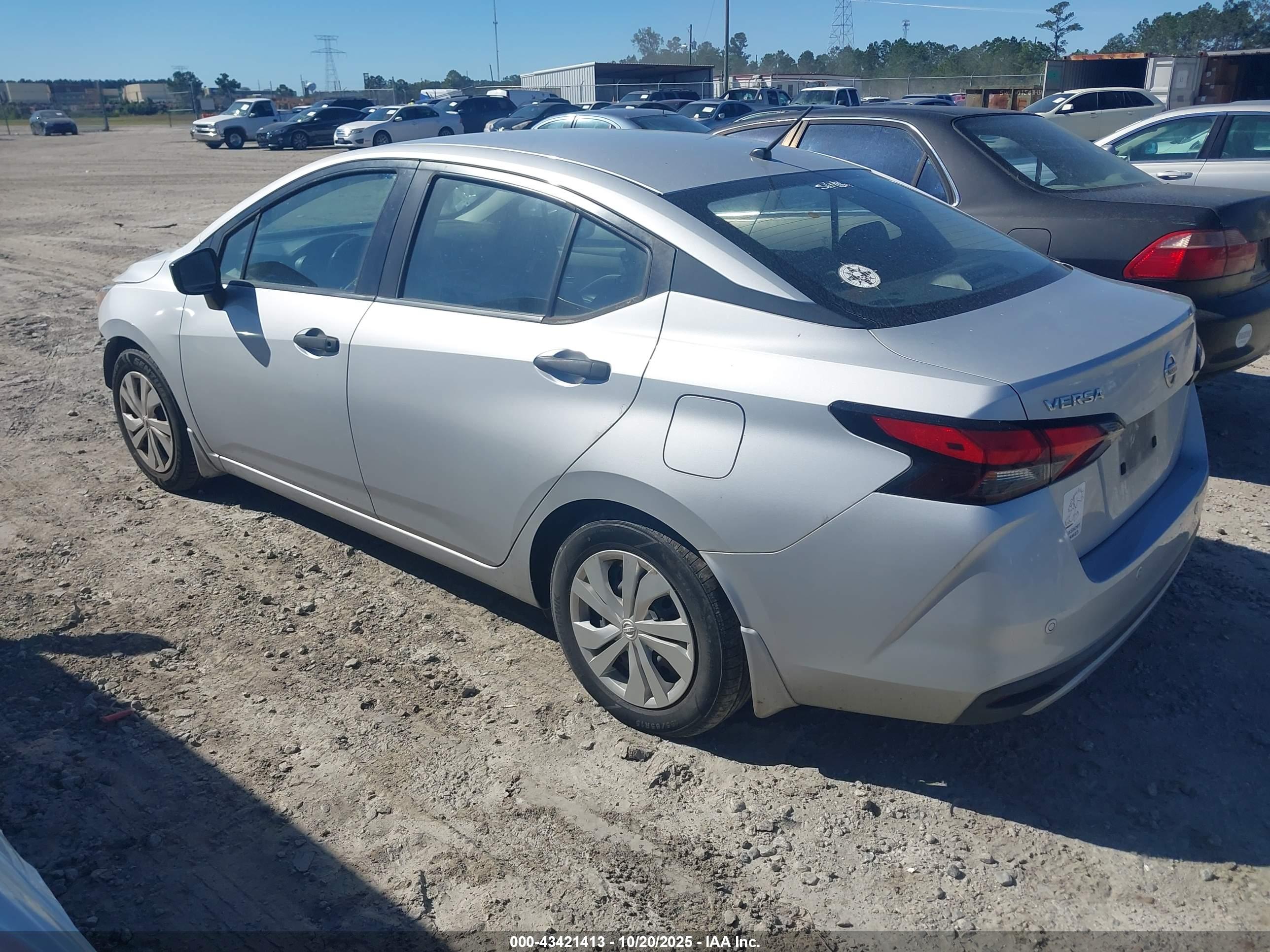 NISSAN VERSA image 3