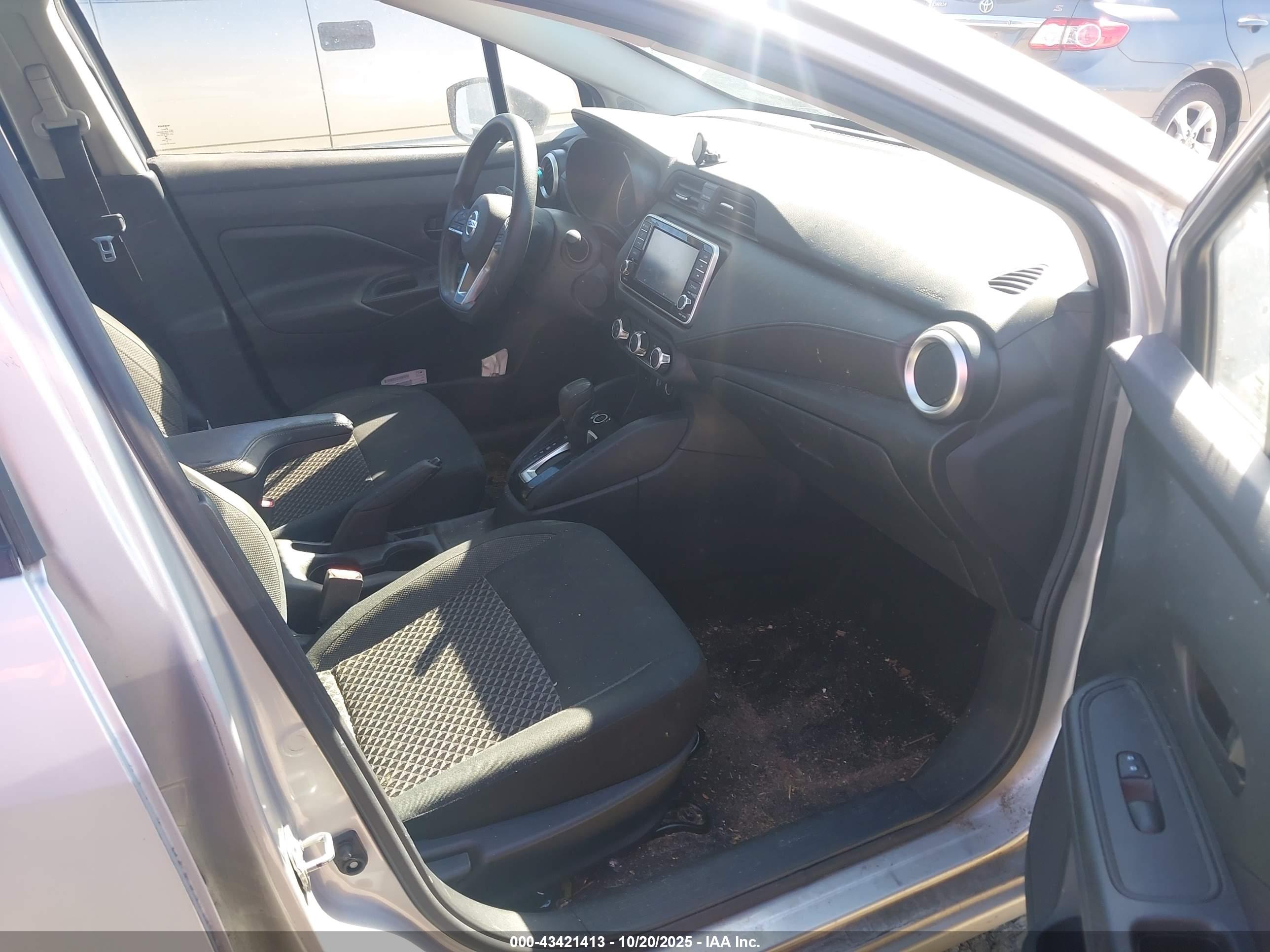 NISSAN VERSA image 5