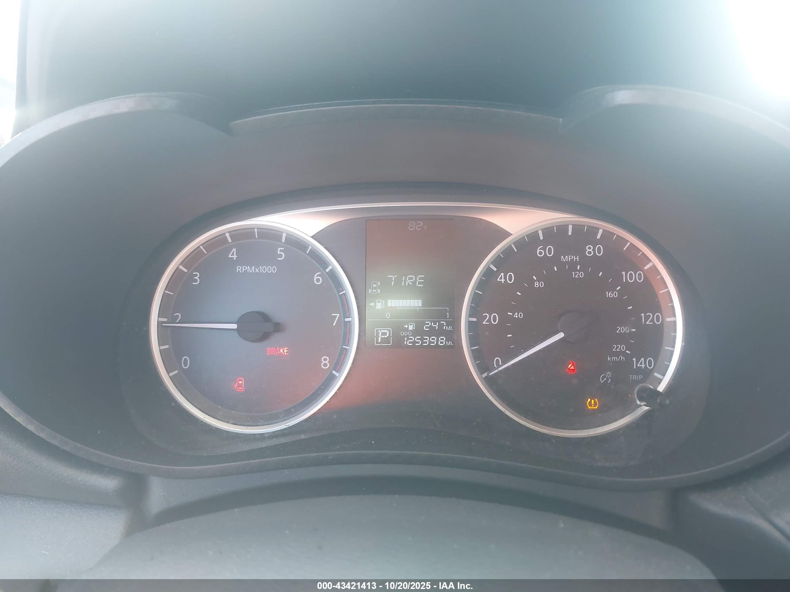 NISSAN VERSA image 7
