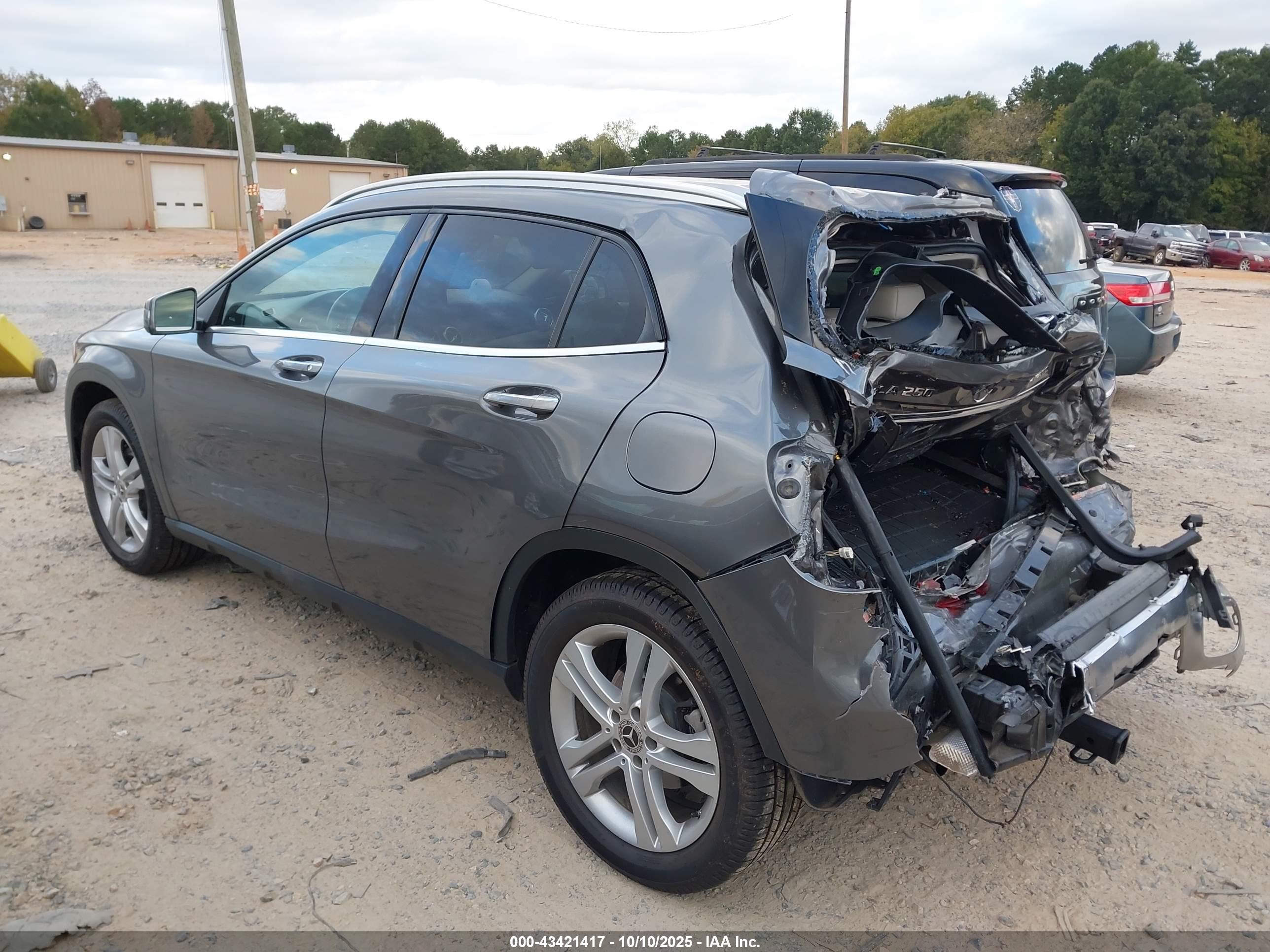 MERCEDES-BENZ GLA image 3