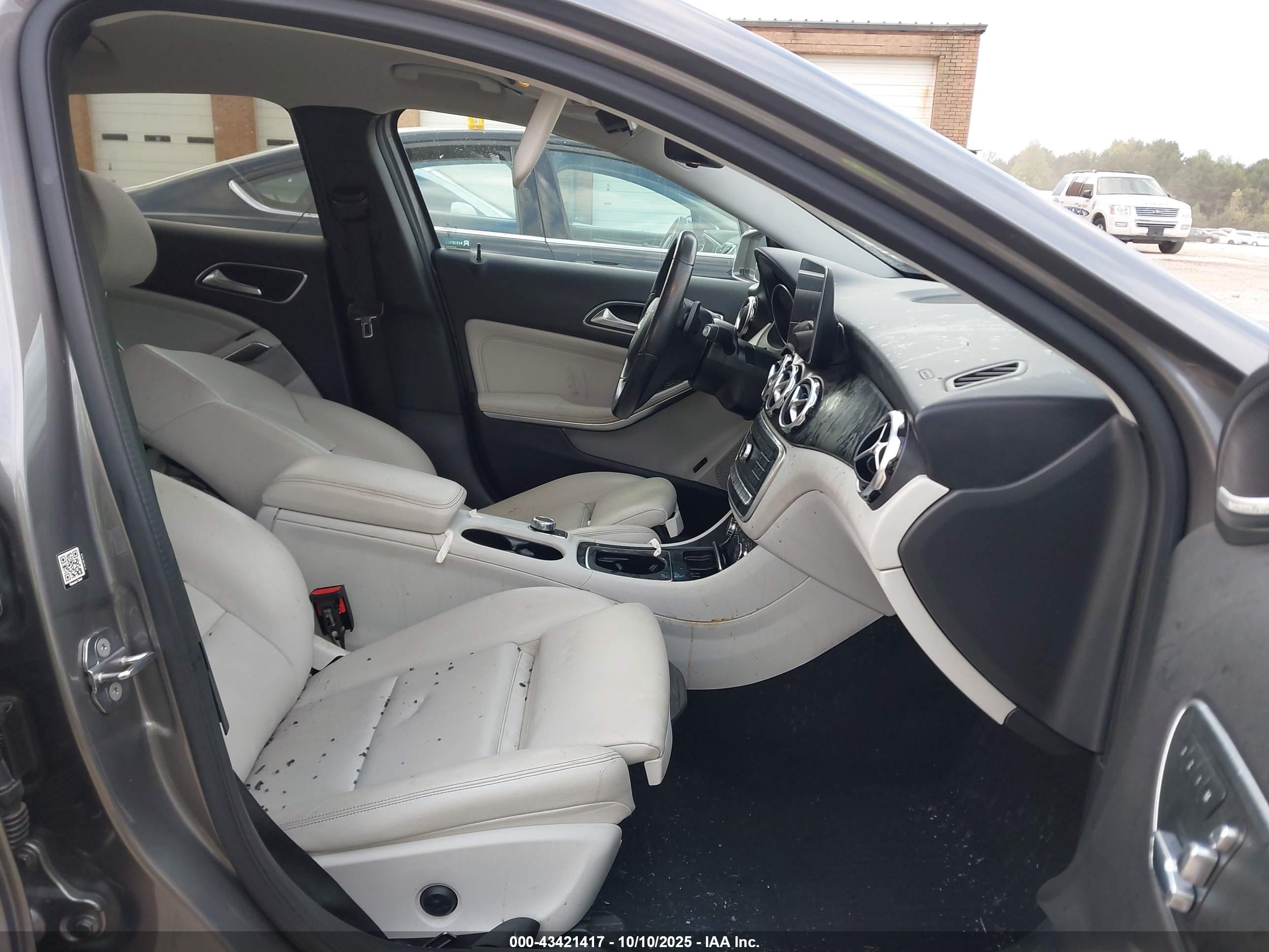 MERCEDES-BENZ GLA image 5