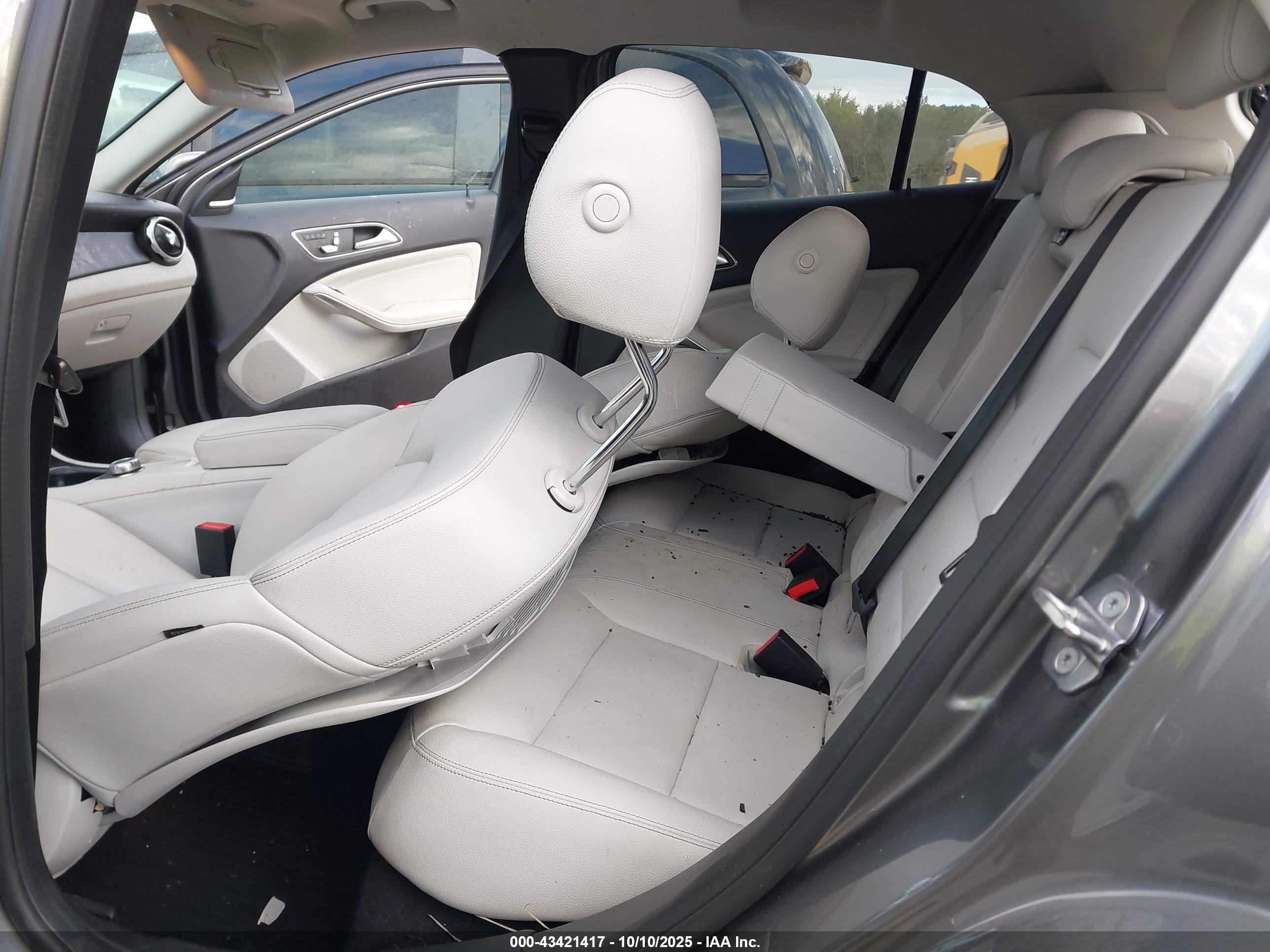 MERCEDES-BENZ GLA image 8