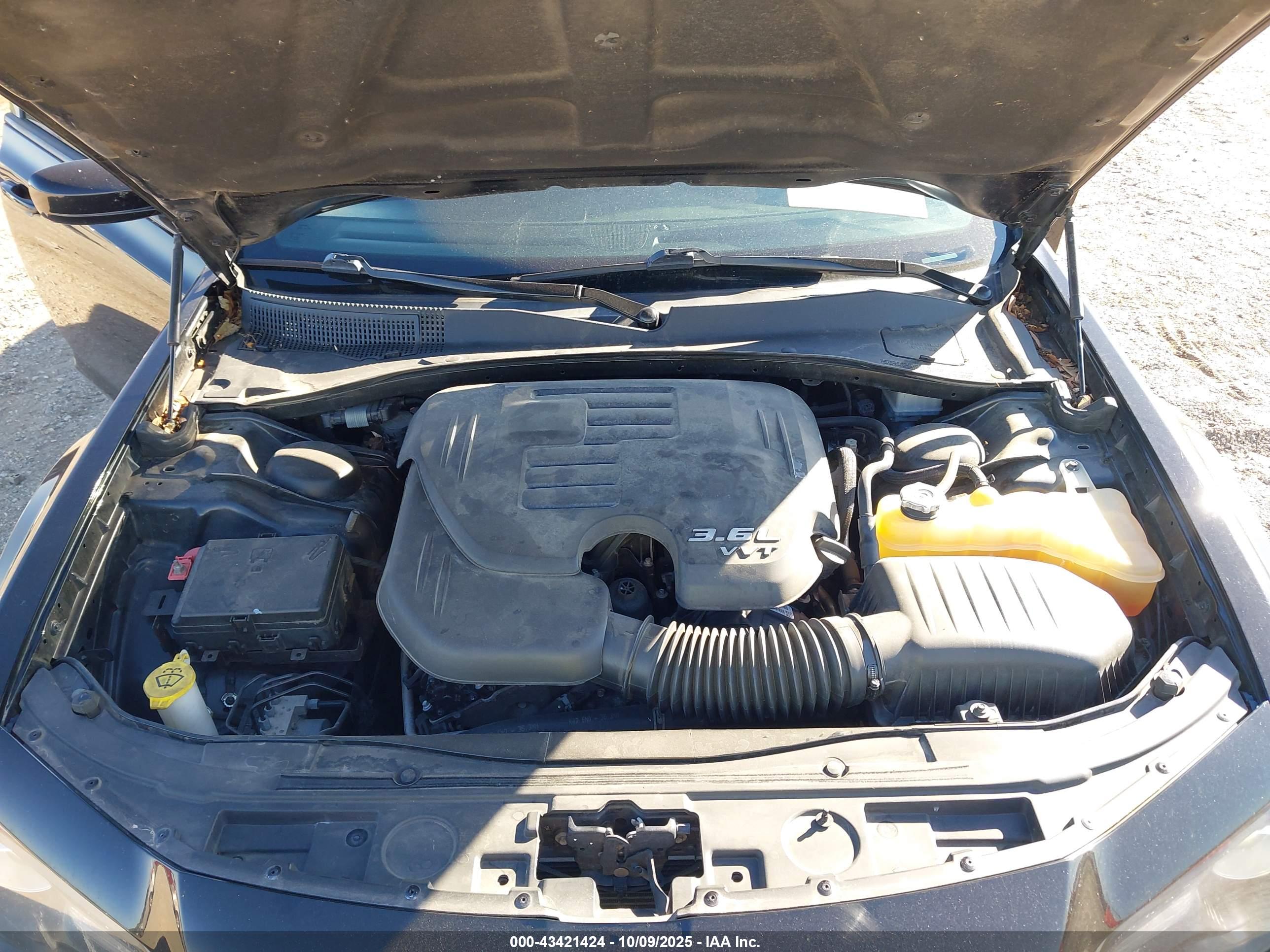 CHRYSLER 300 image 10