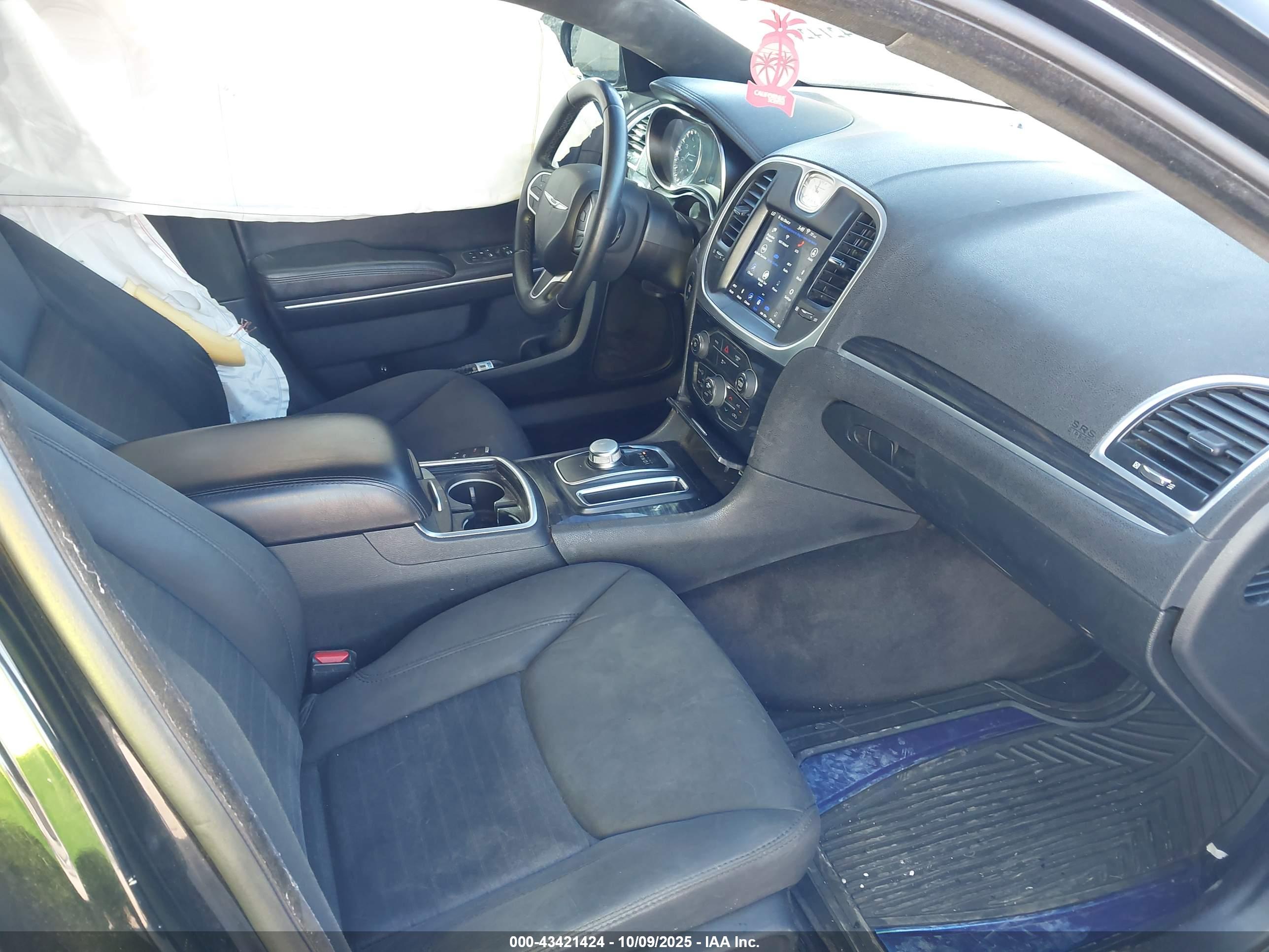 CHRYSLER 300 image 5
