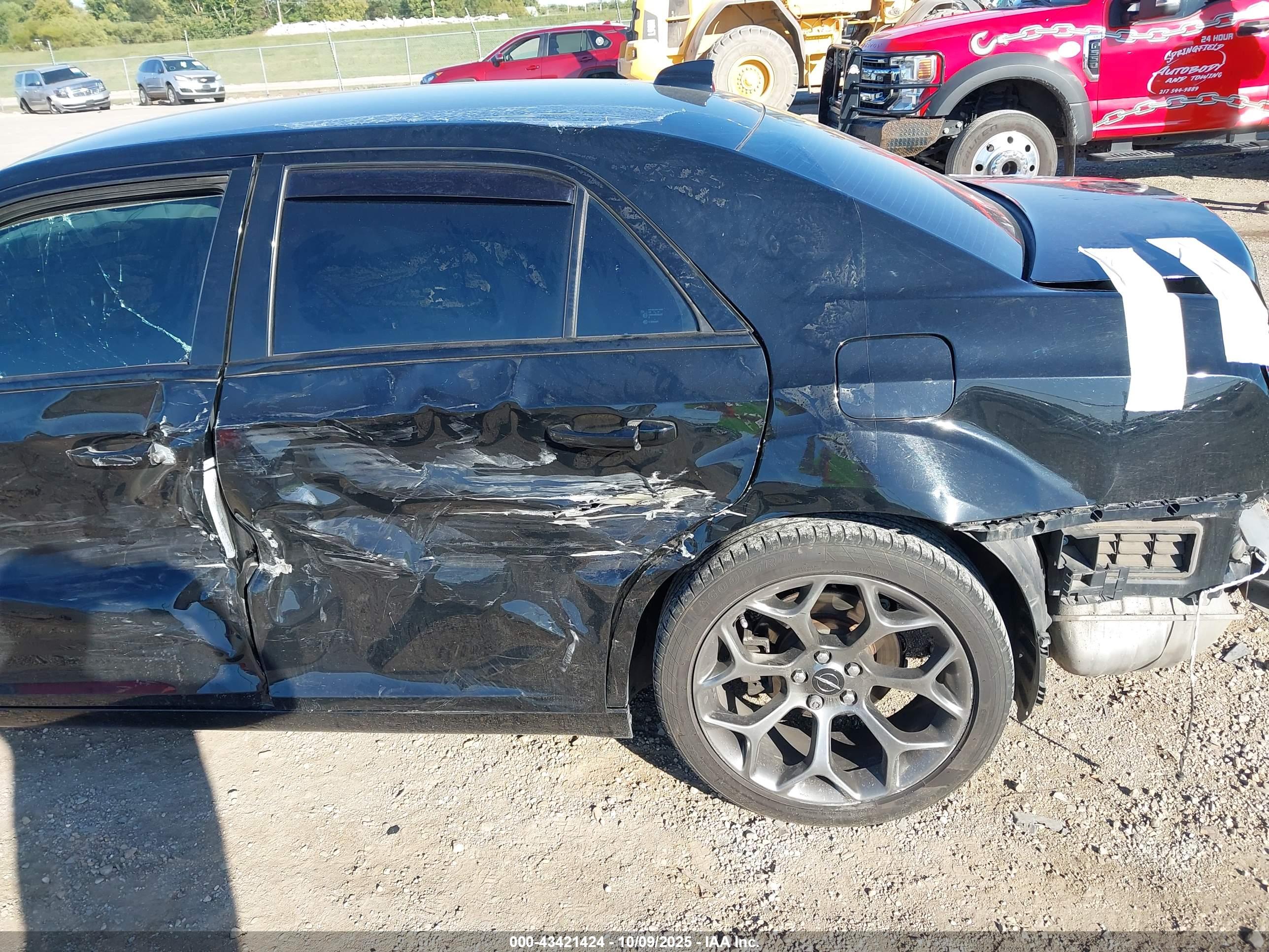 CHRYSLER 300 image 6