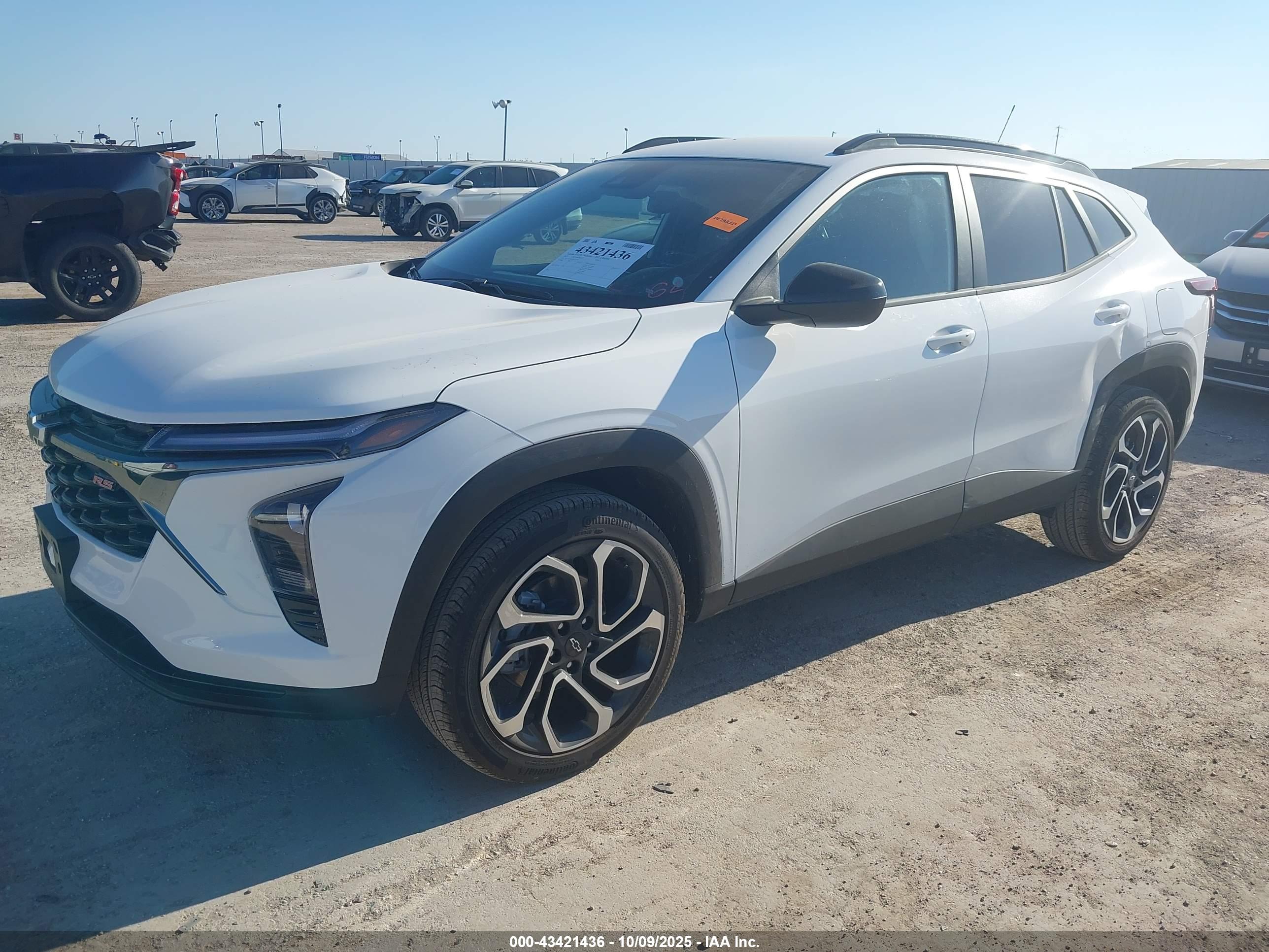 CHEVROLET TRAX image 2
