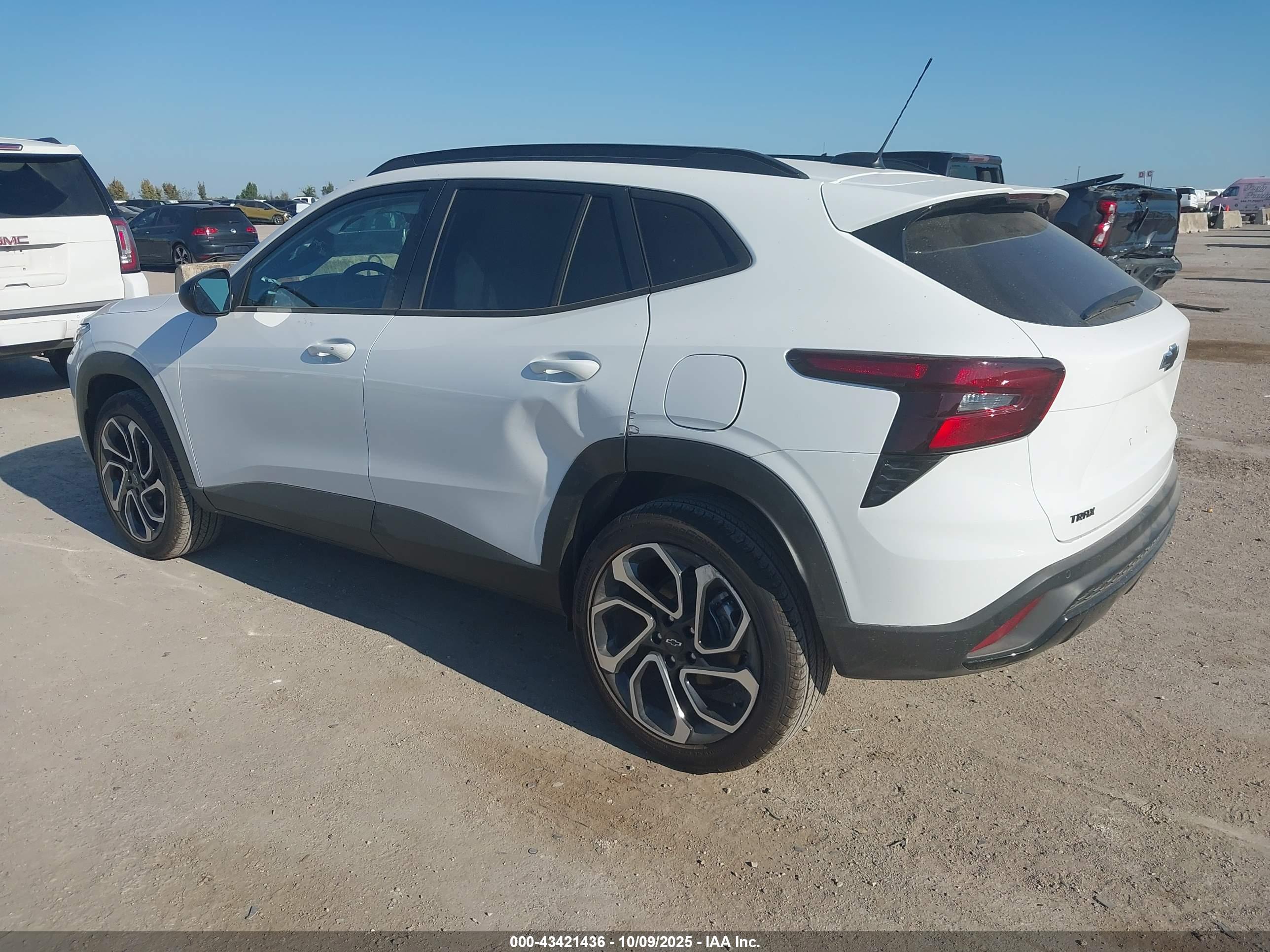 CHEVROLET TRAX image 3