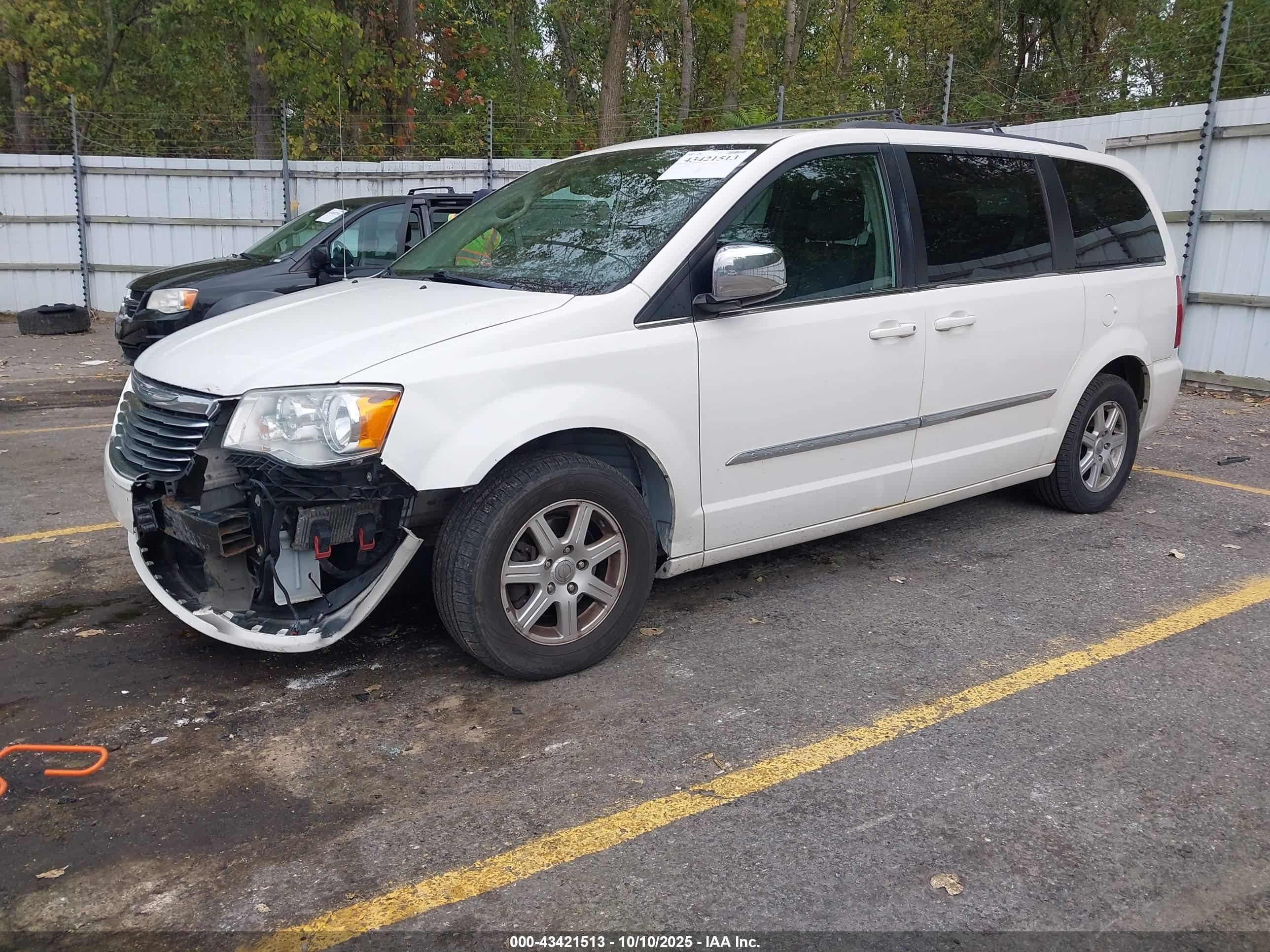 CHRYSLER TOWN image 2
