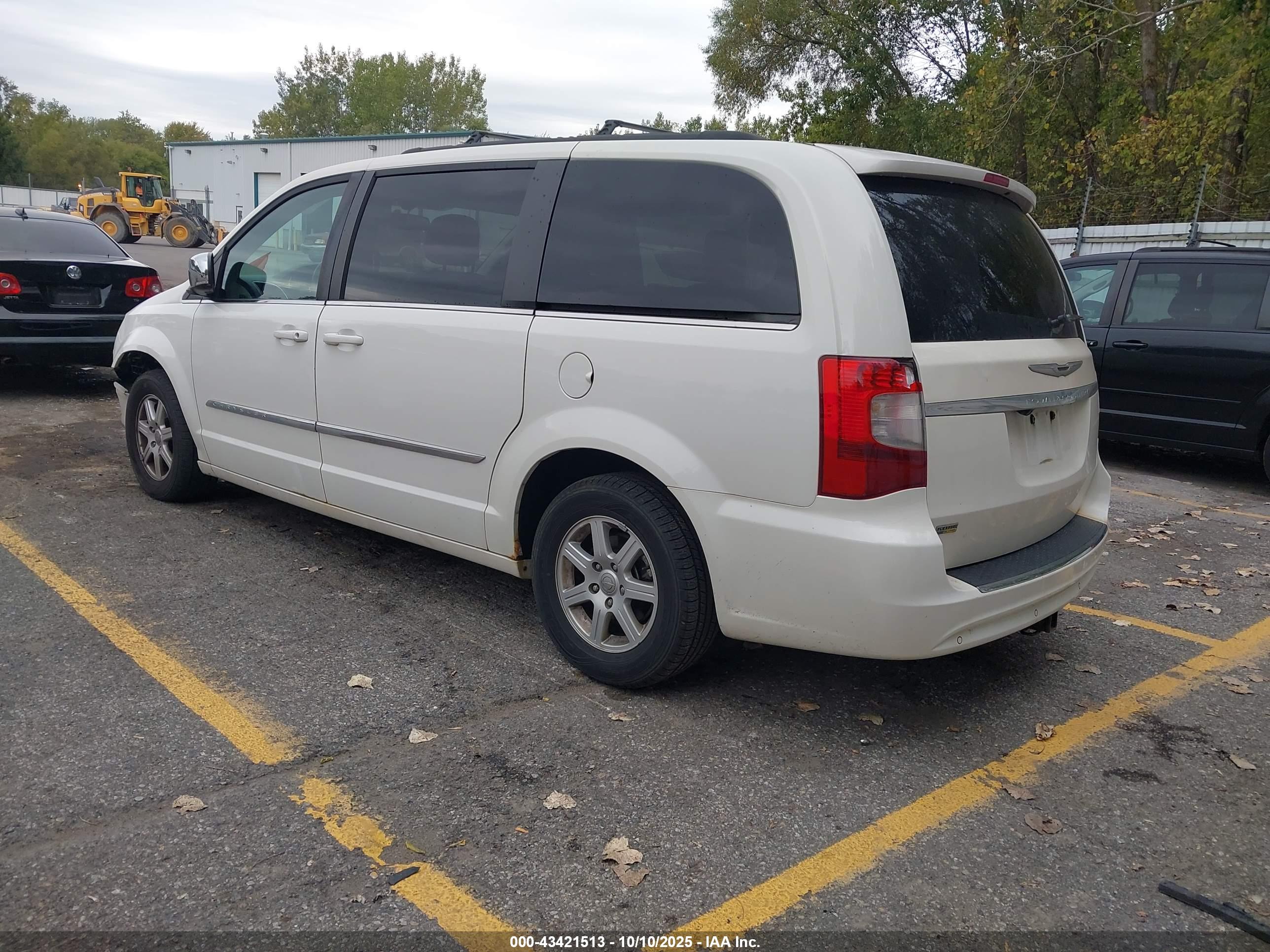 CHRYSLER TOWN image 3