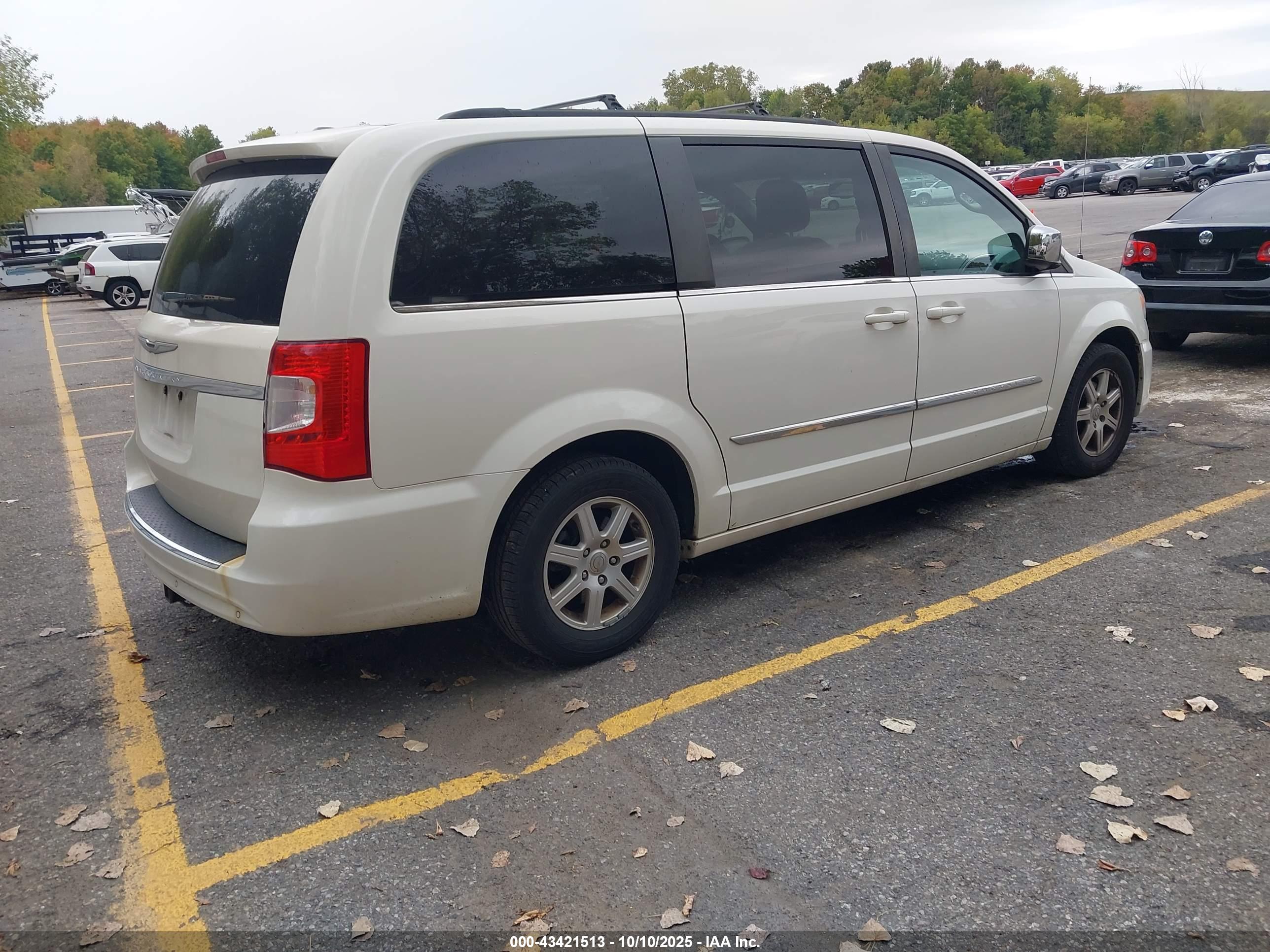 CHRYSLER TOWN image 4