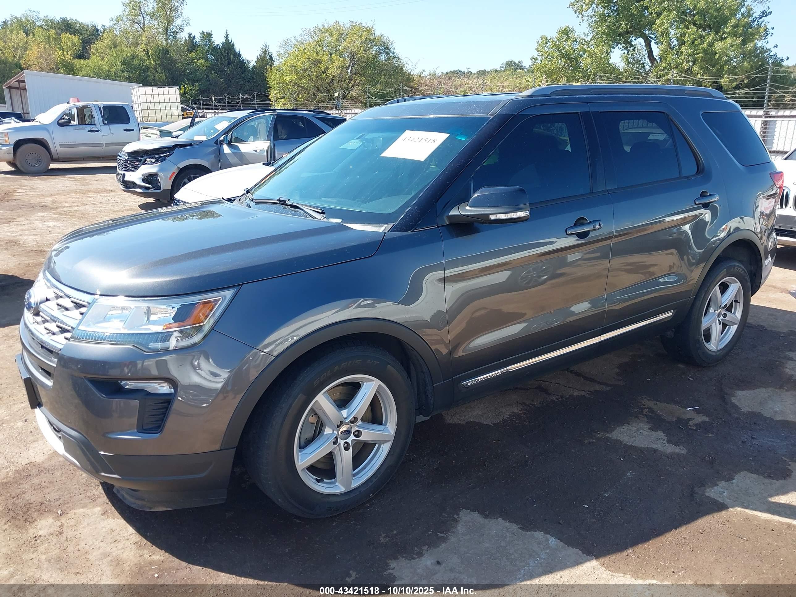 FORD EXPLORER image 2