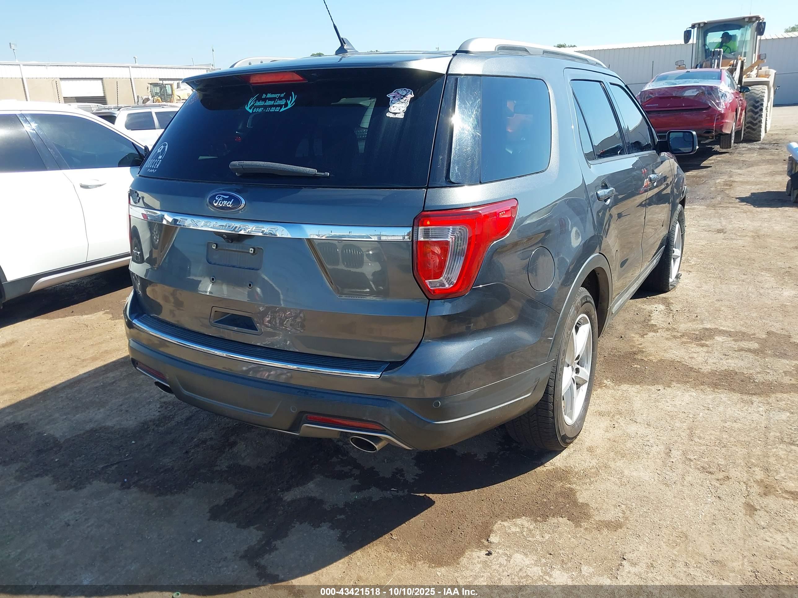FORD EXPLORER image 4