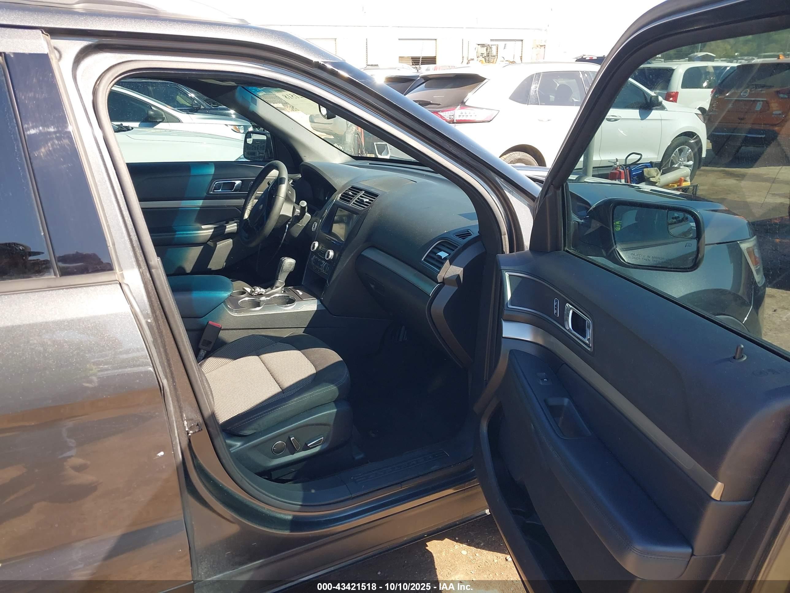 FORD EXPLORER image 5