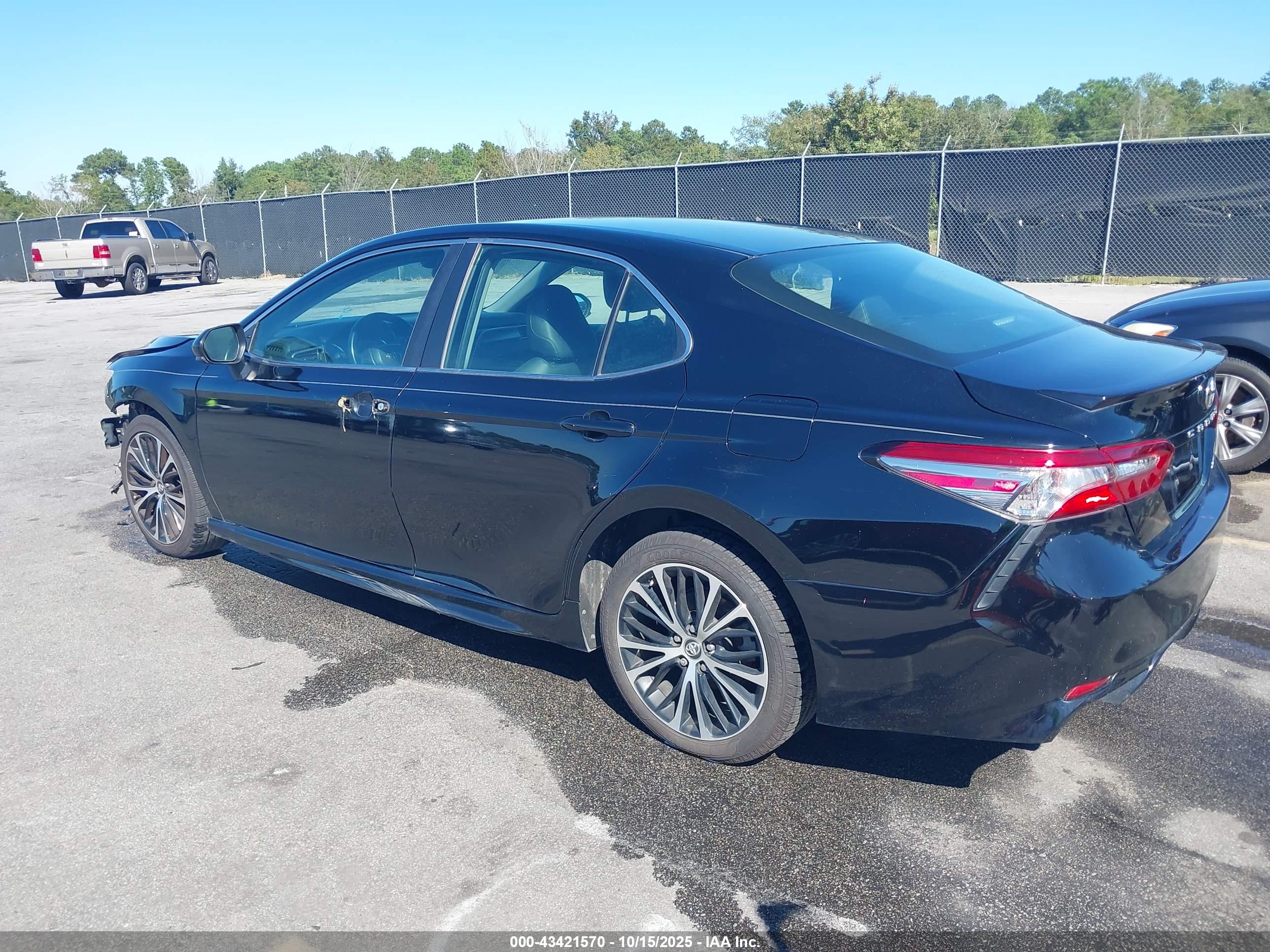 TOYOTA CAMRY image 3