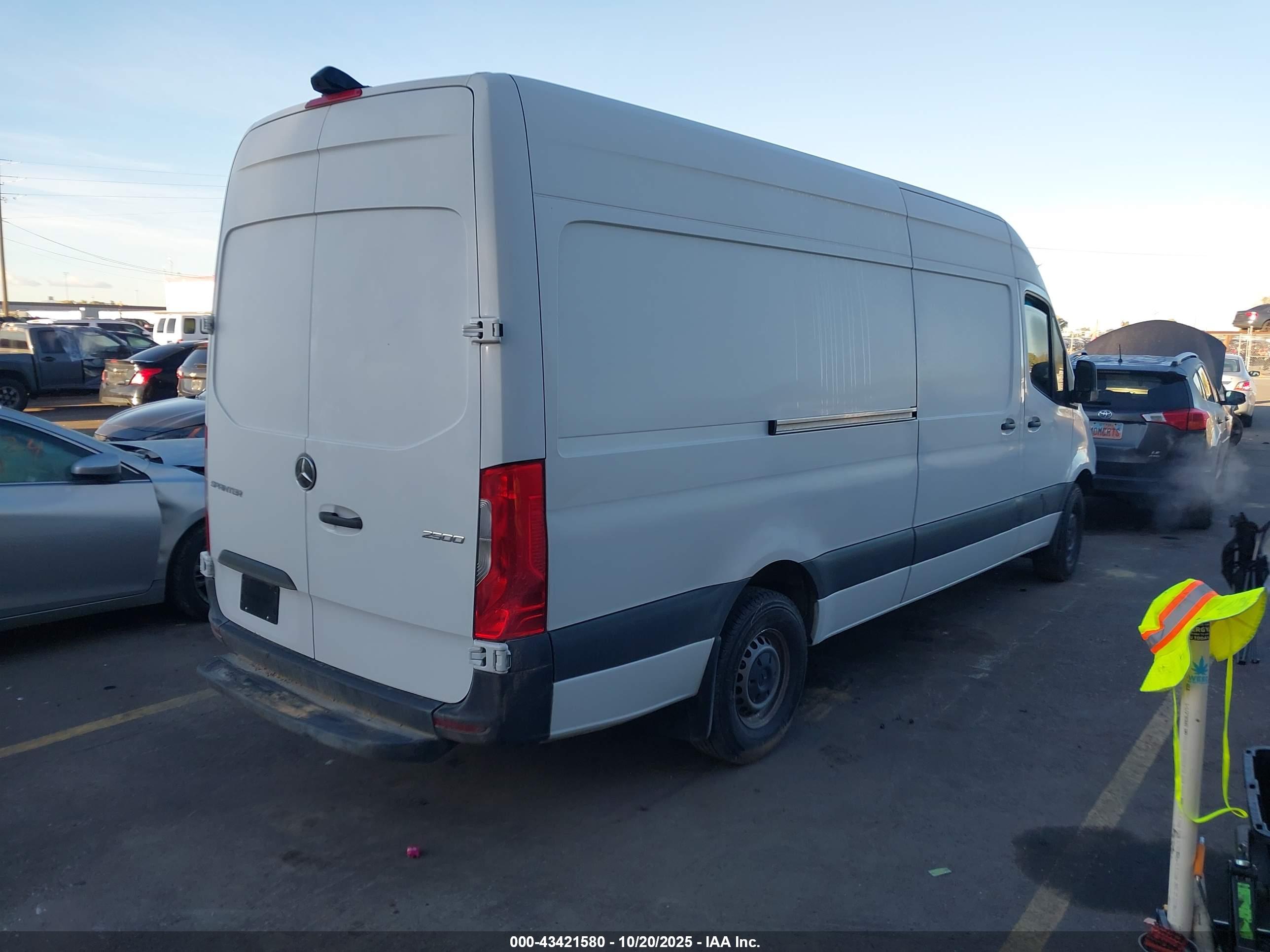 MERCEDES-BENZ SPRINTER image 4