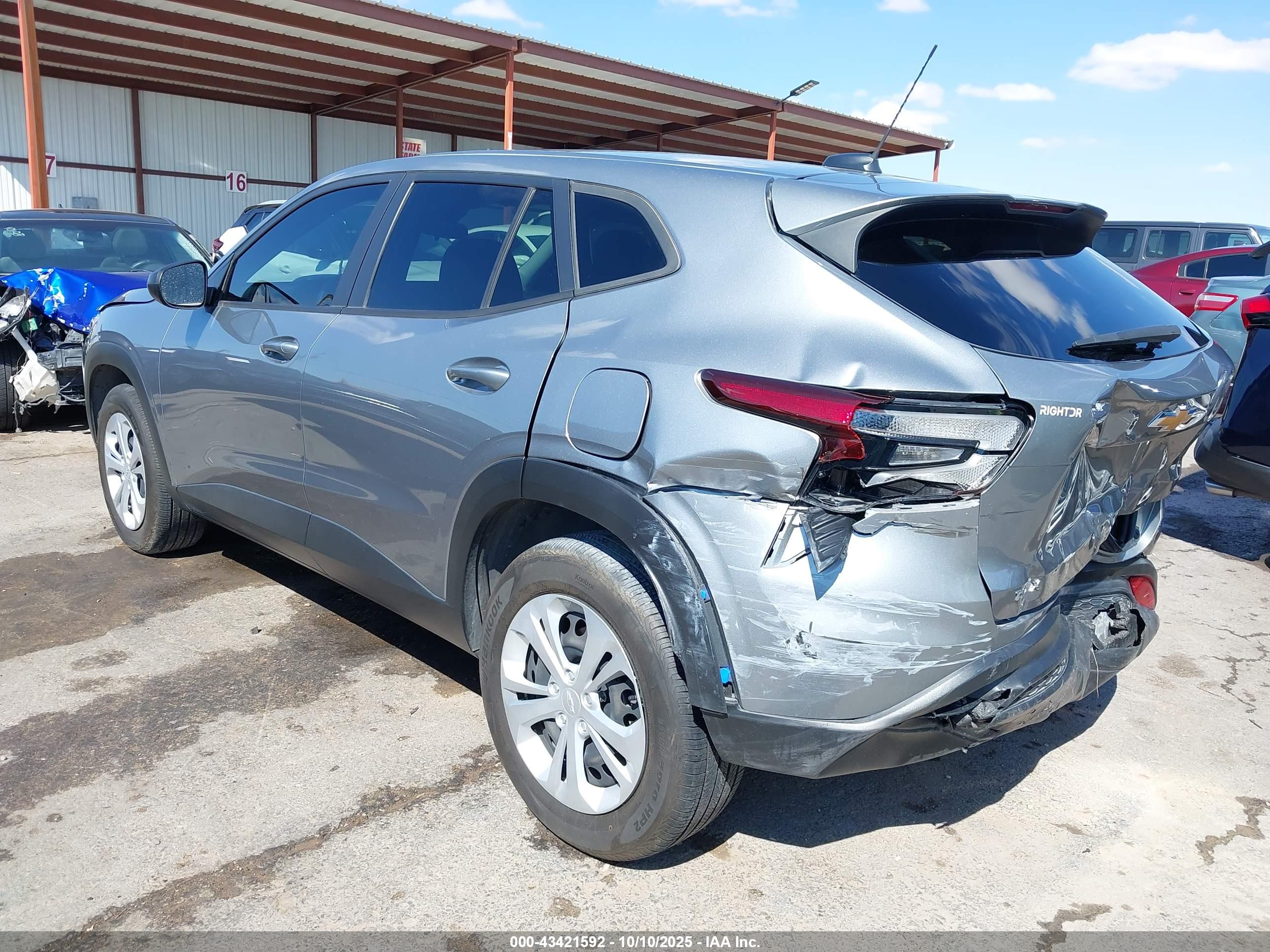 CHEVROLET TRAX image 3