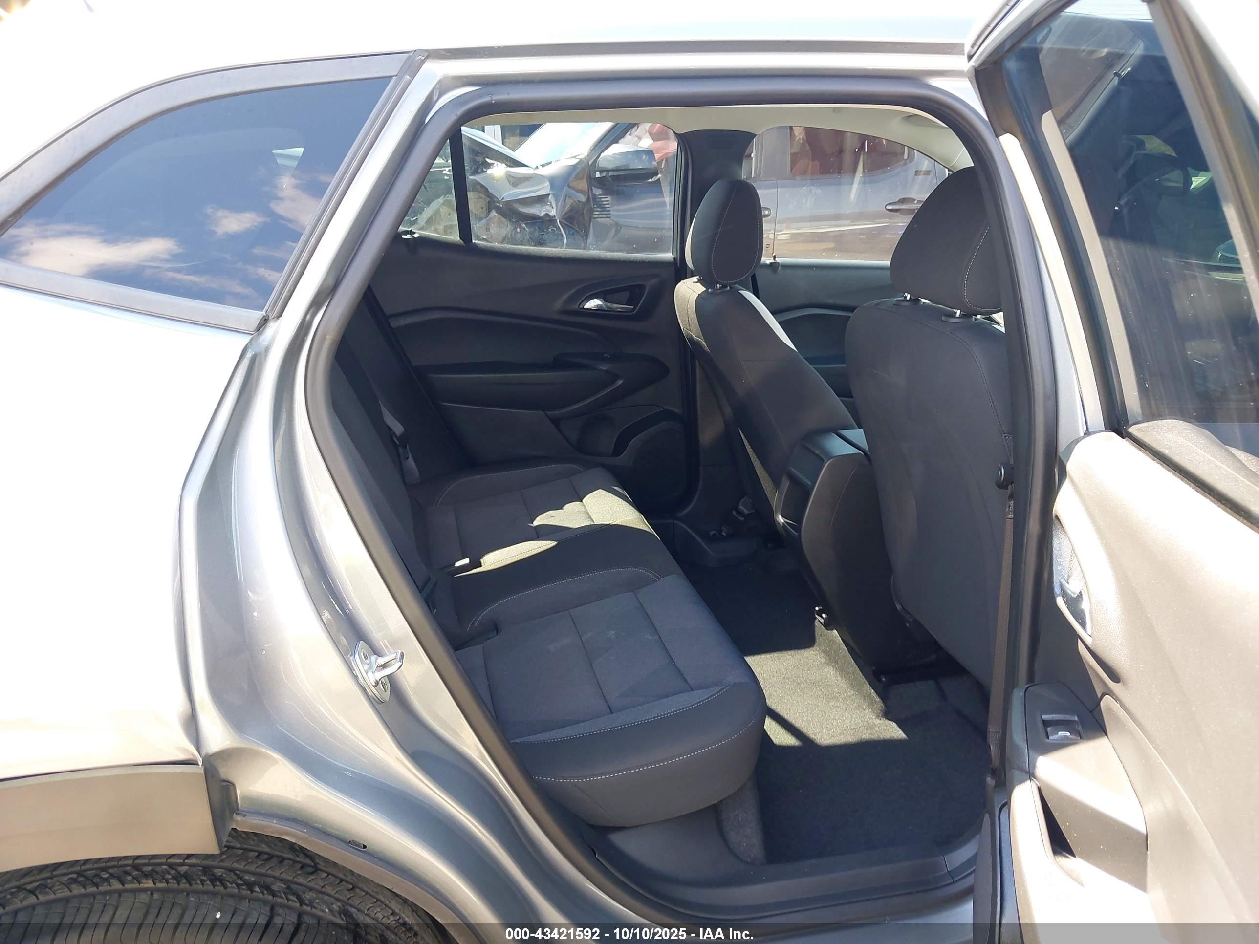 CHEVROLET TRAX image 8