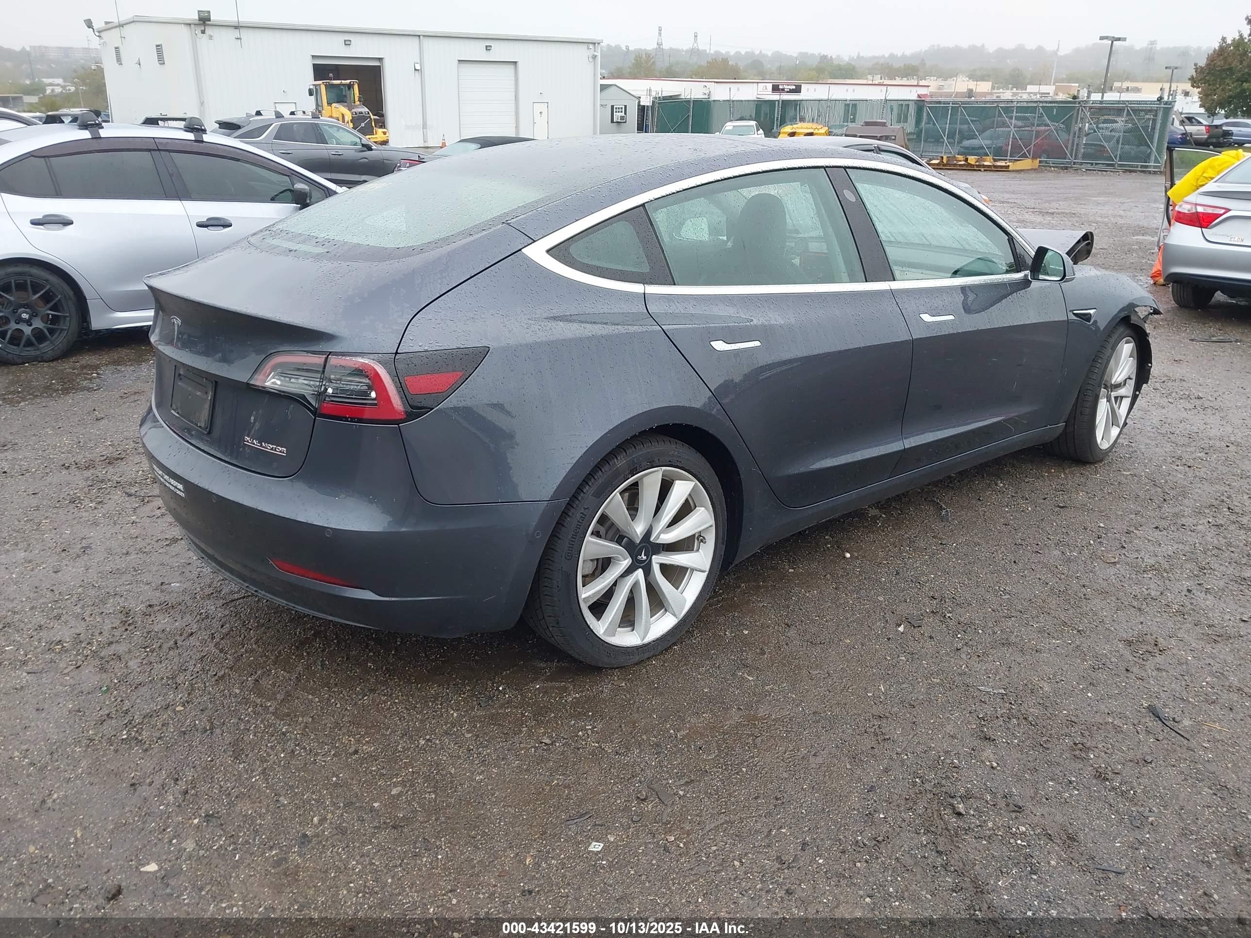 TESLA MODEL image 4