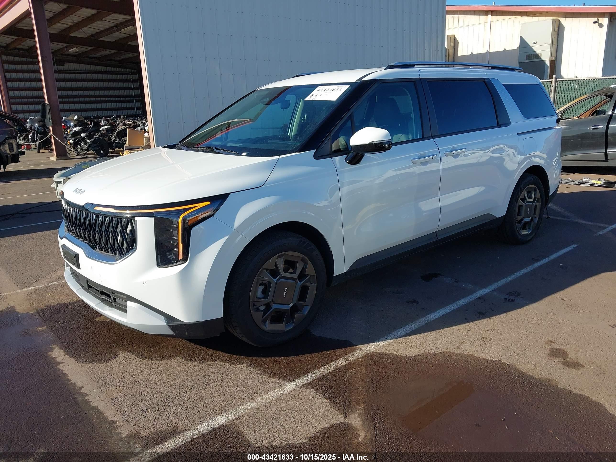 KIA CARNIVAL image 2