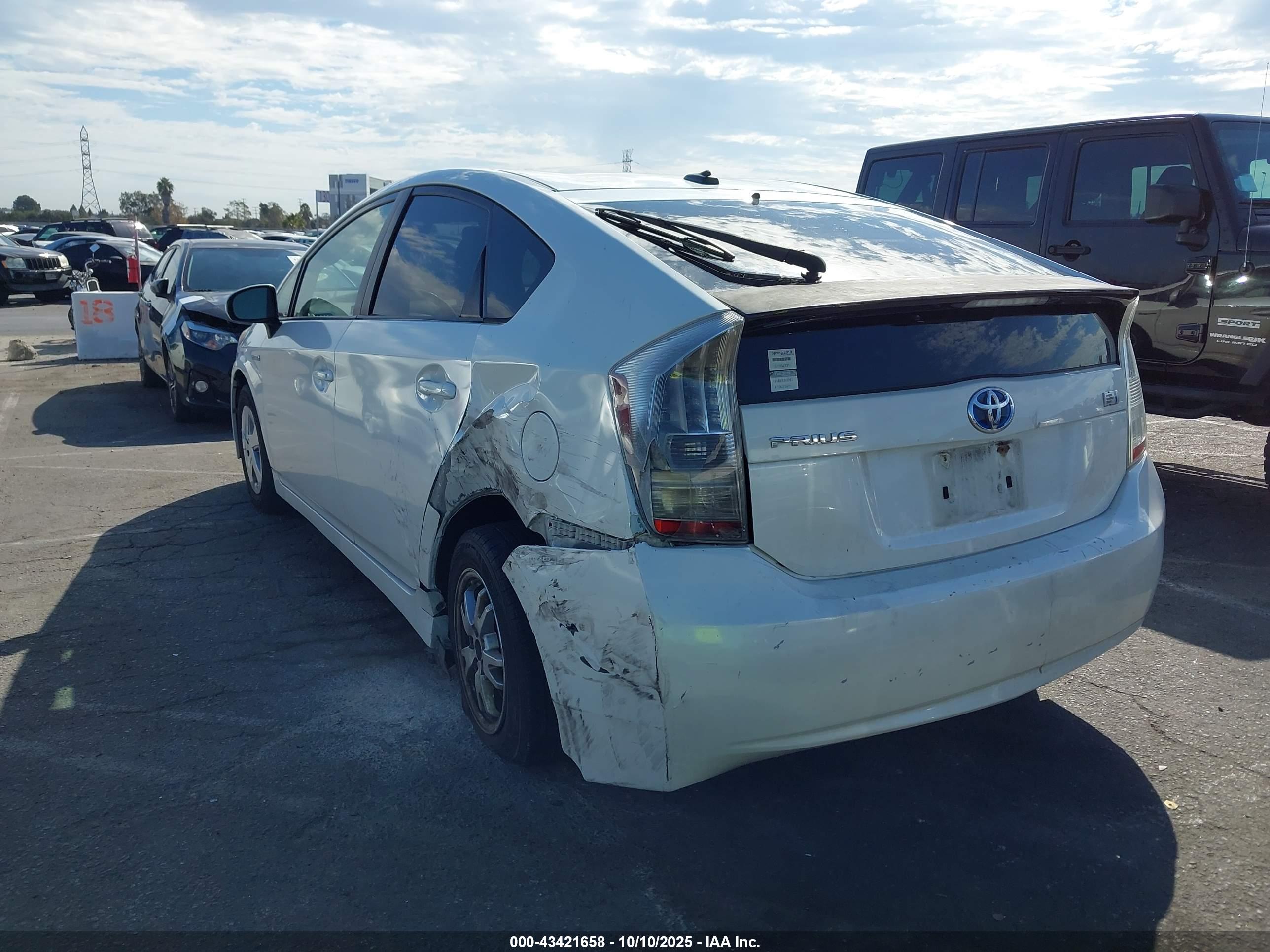 TOYOTA PRIUS image 3