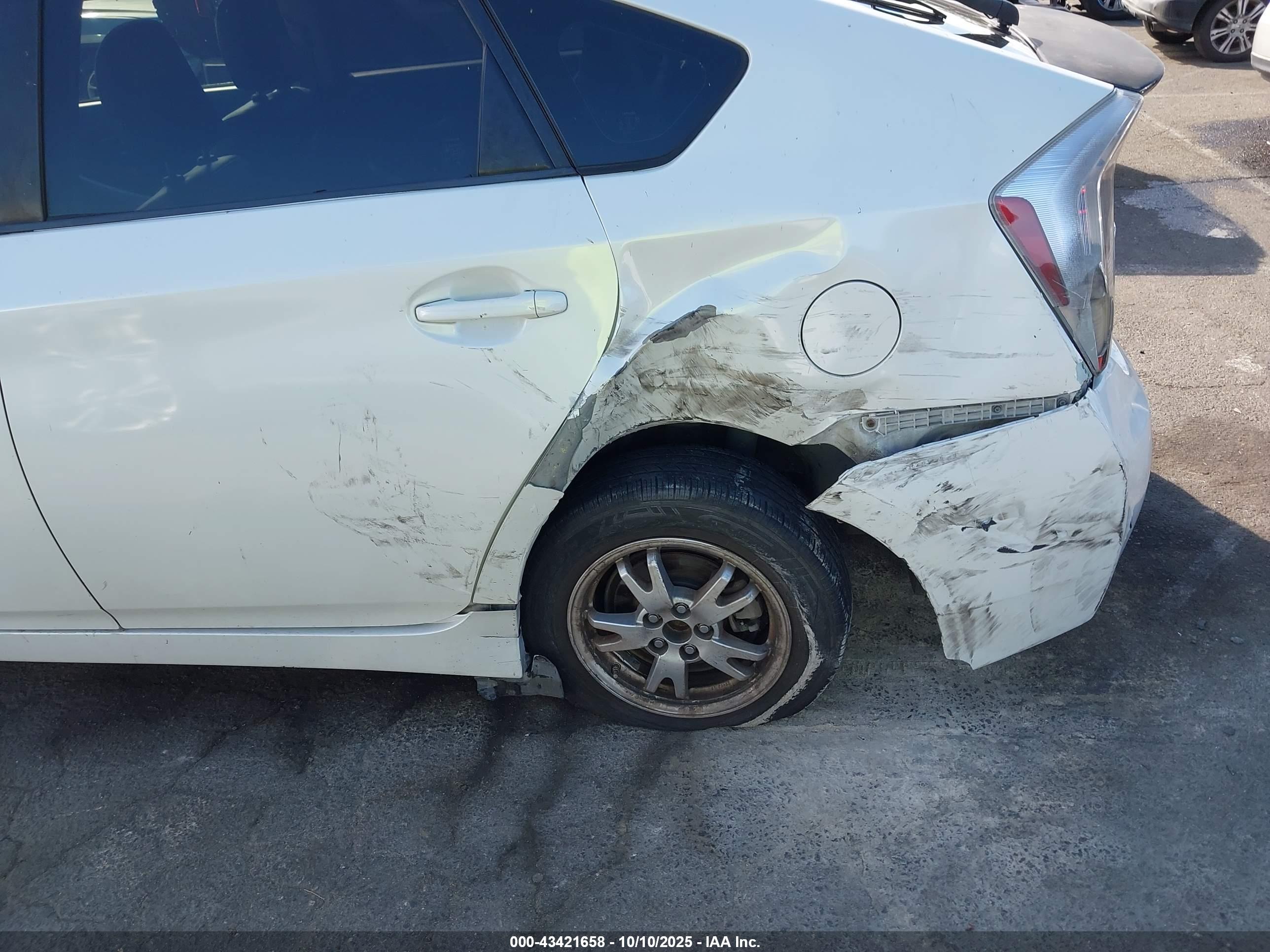 TOYOTA PRIUS image 6
