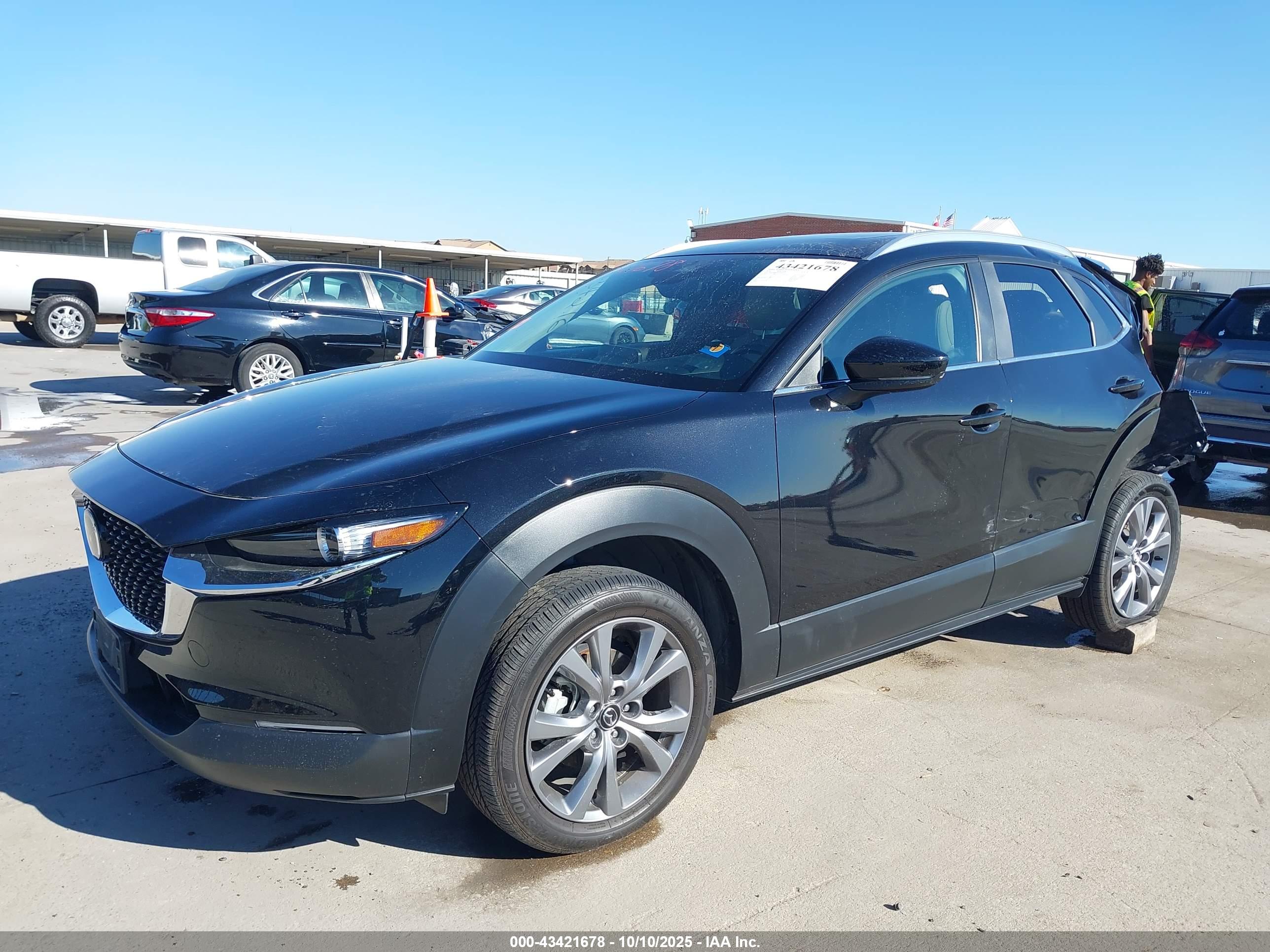 MAZDA CX-30 image 2