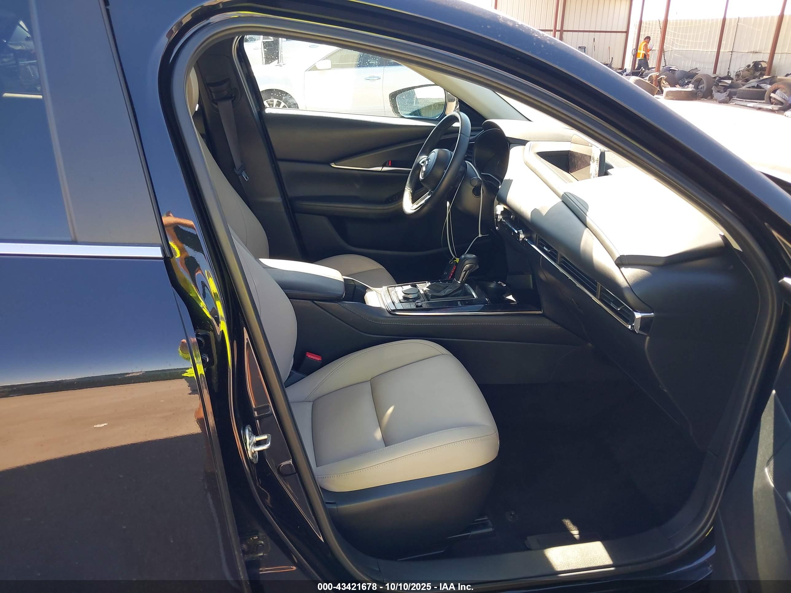 MAZDA CX-30 image 5