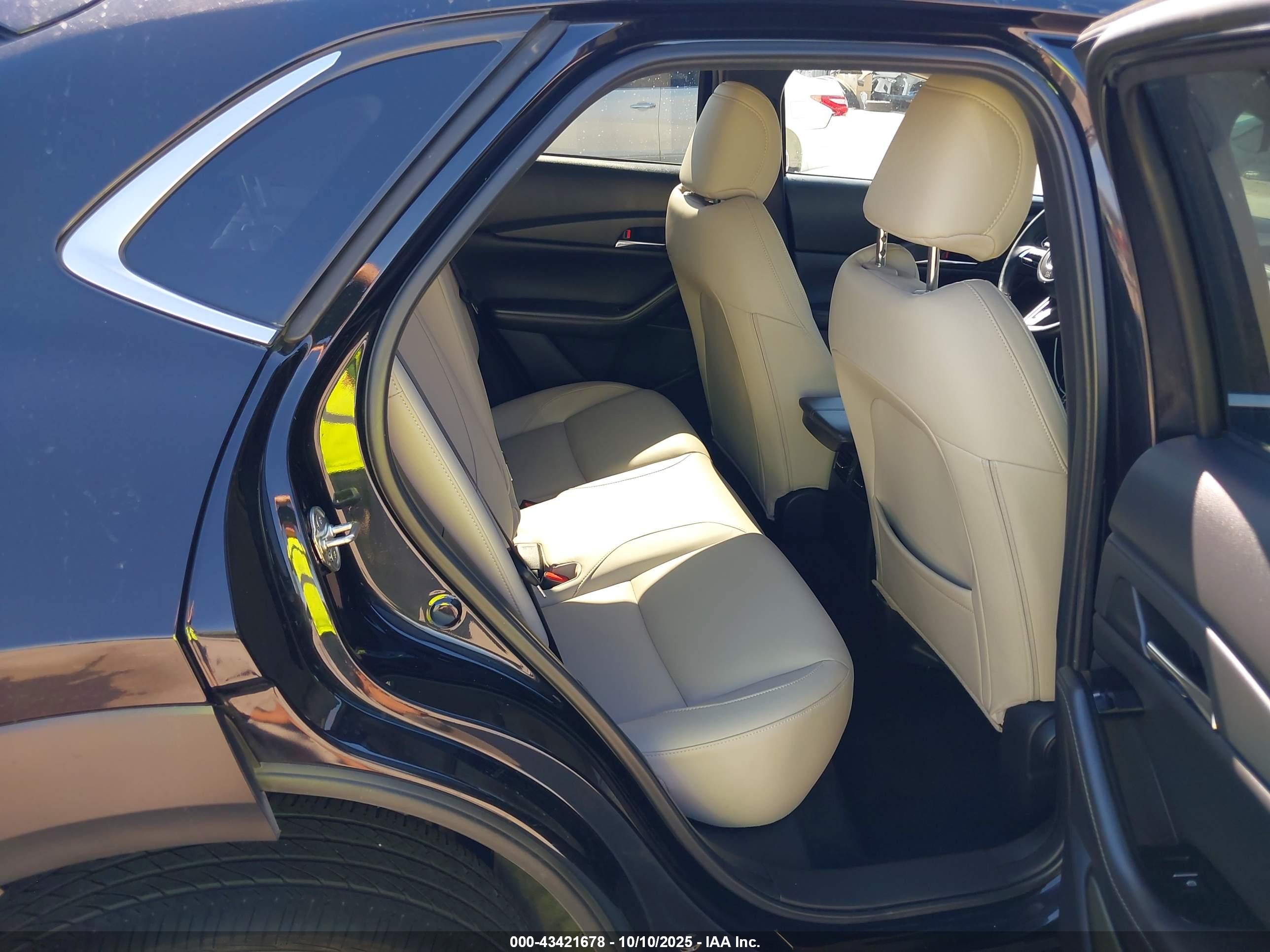 MAZDA CX-30 image 8