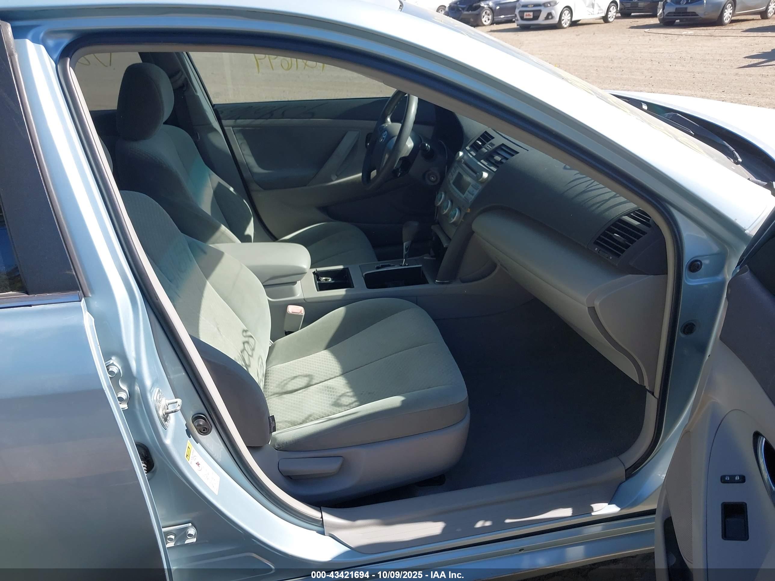TOYOTA CAMRY image 5